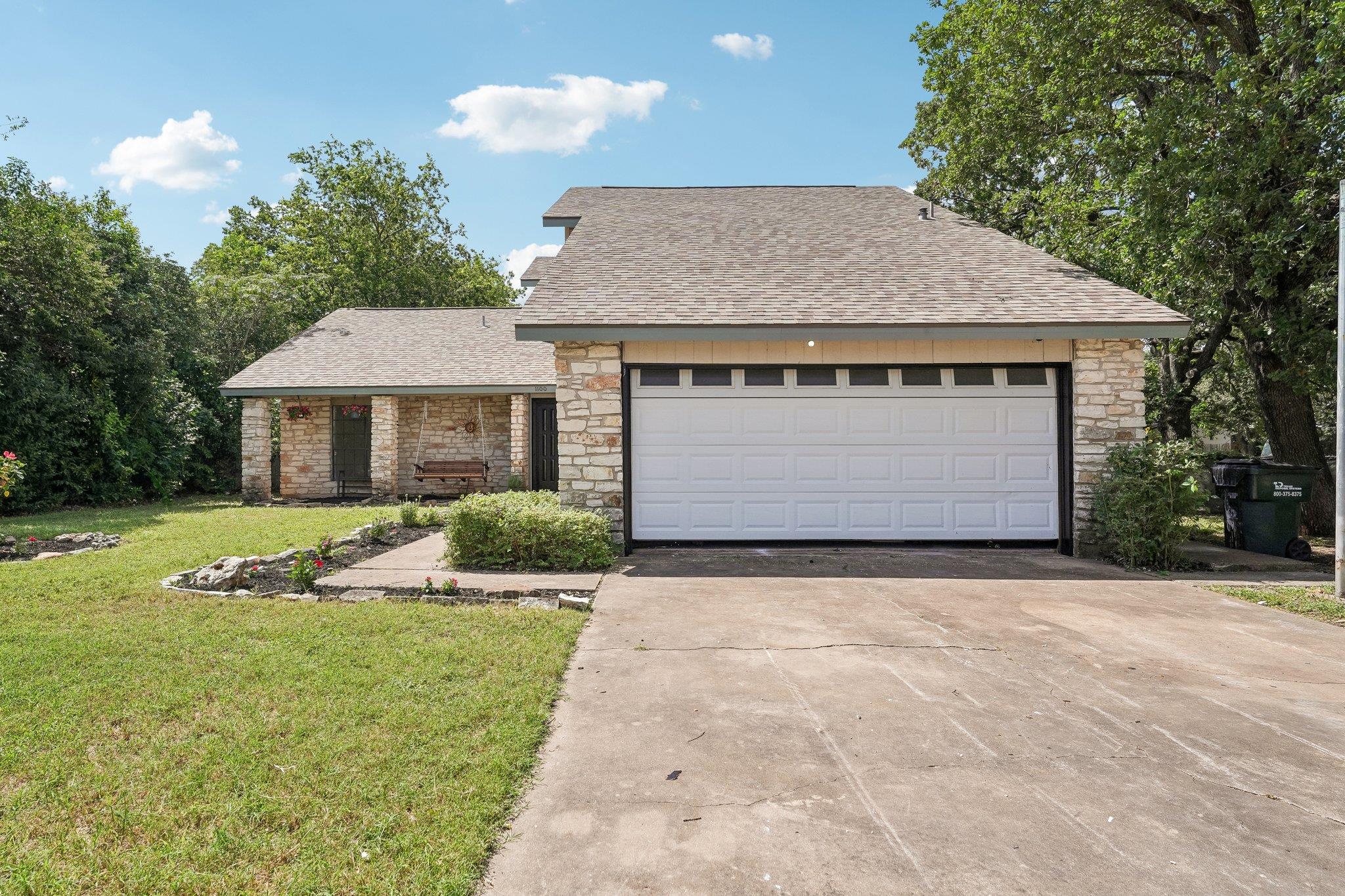 1100 Riverbend DR