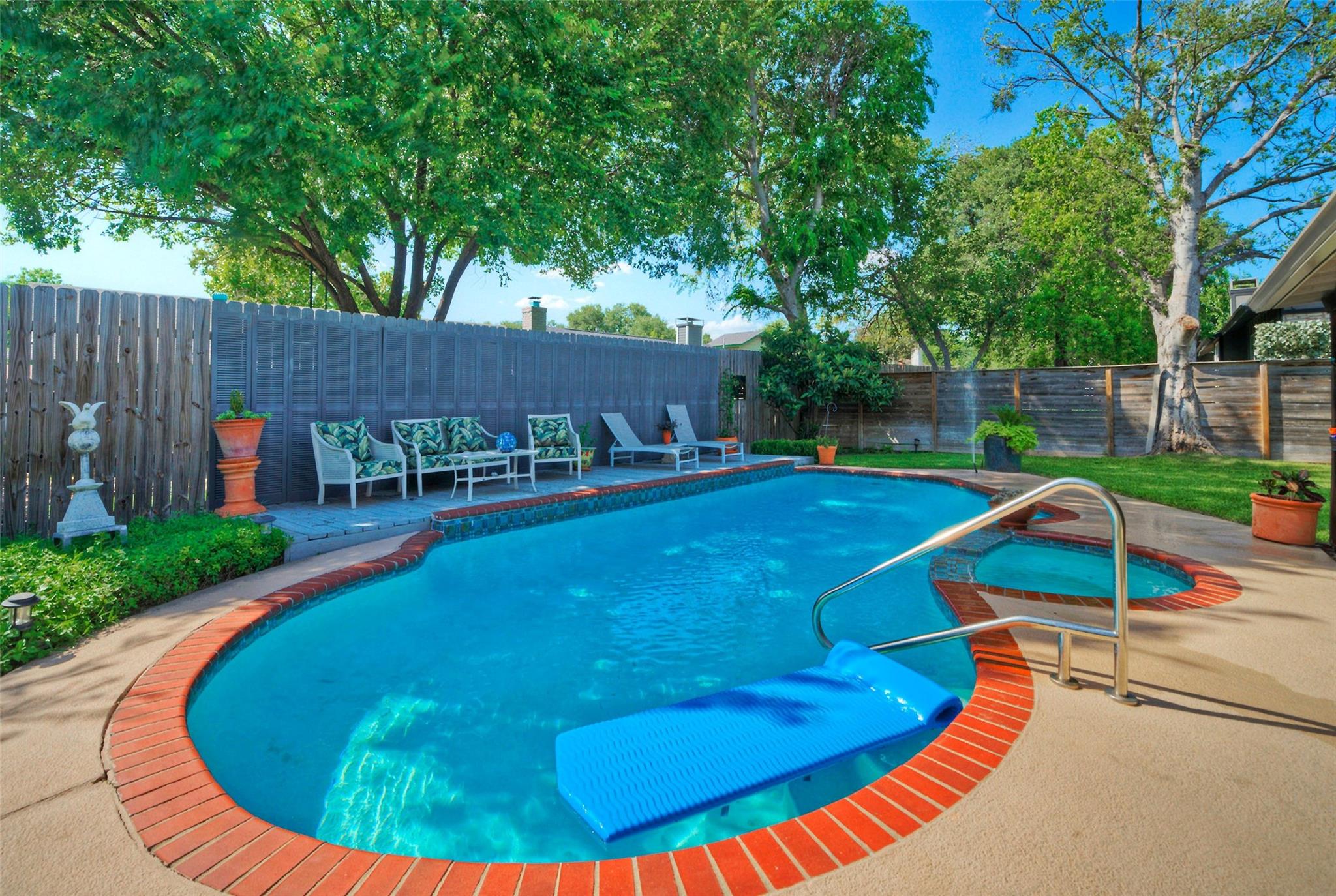 10606 Barnhill DR