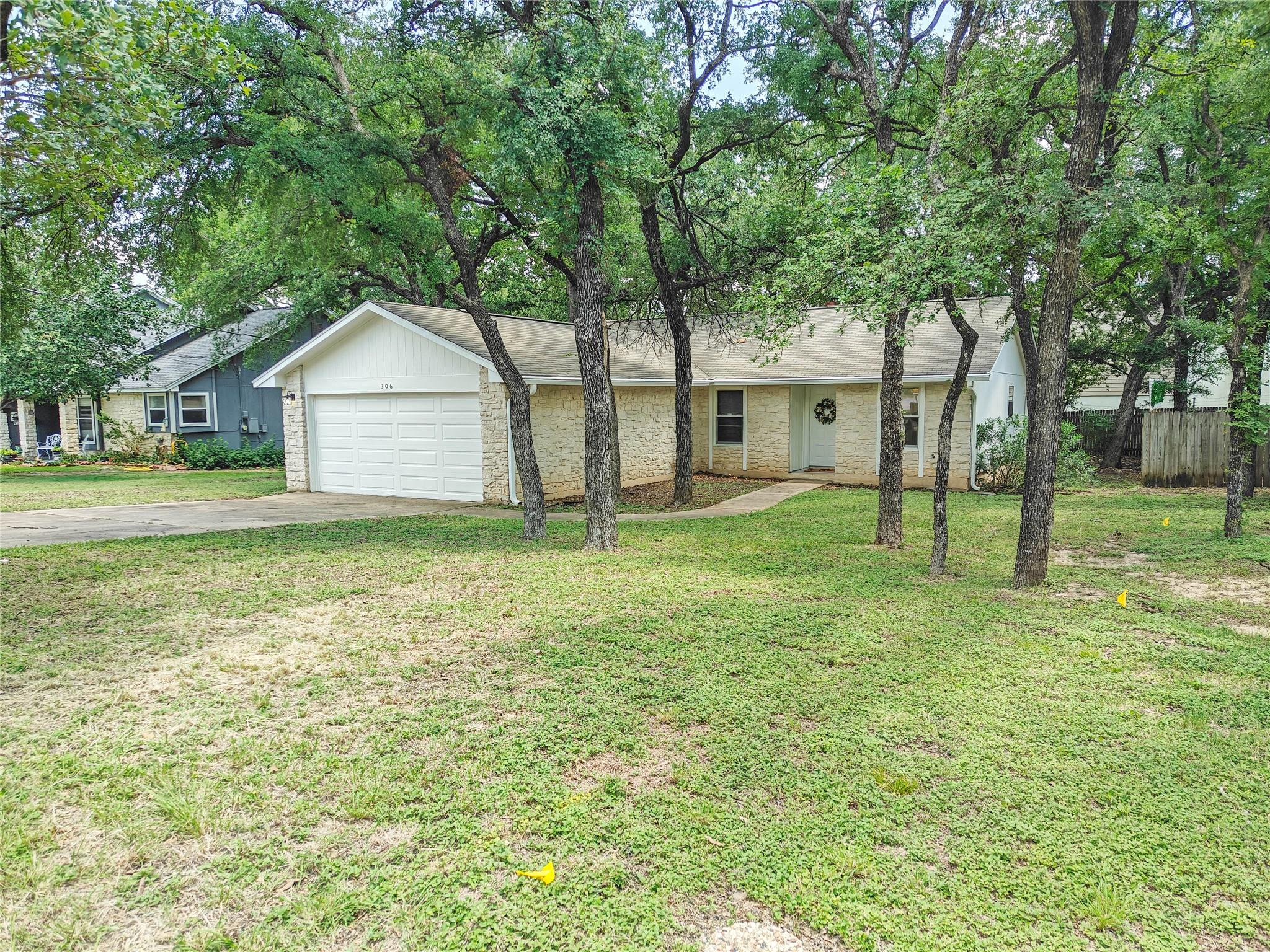 306 Lakeway DR