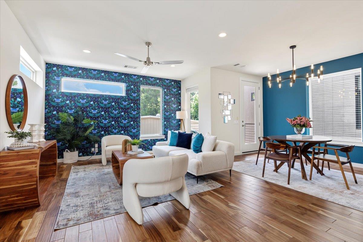 2301 Bluebonnet LN