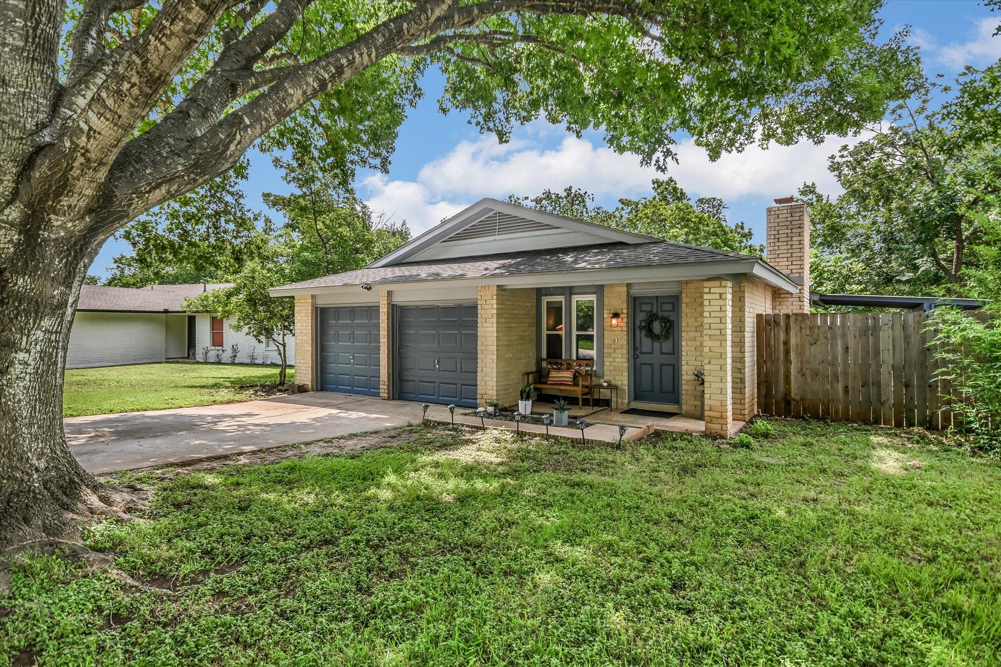 623 Buckskin DR