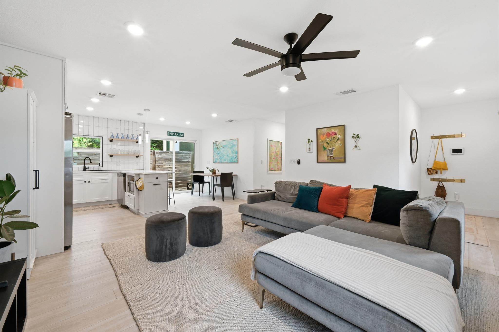 1406 Camelot CIR