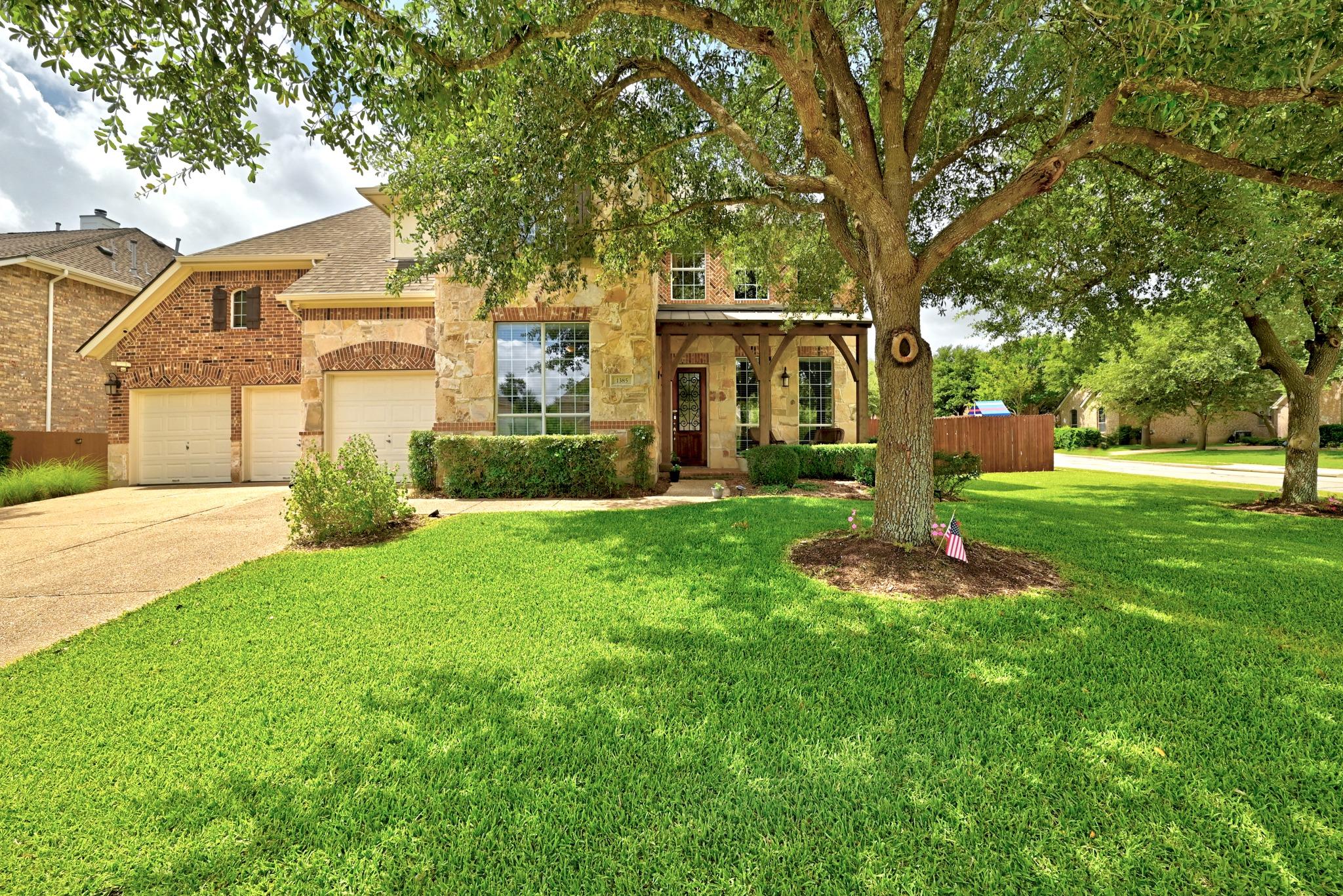 1385 Pine Forest CIR