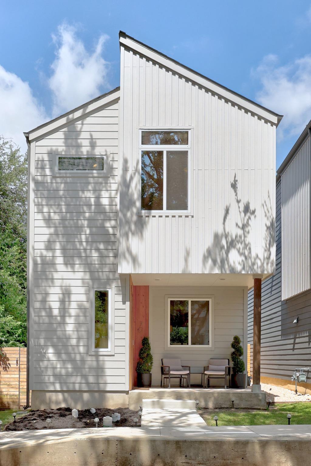 814 Bluff DR