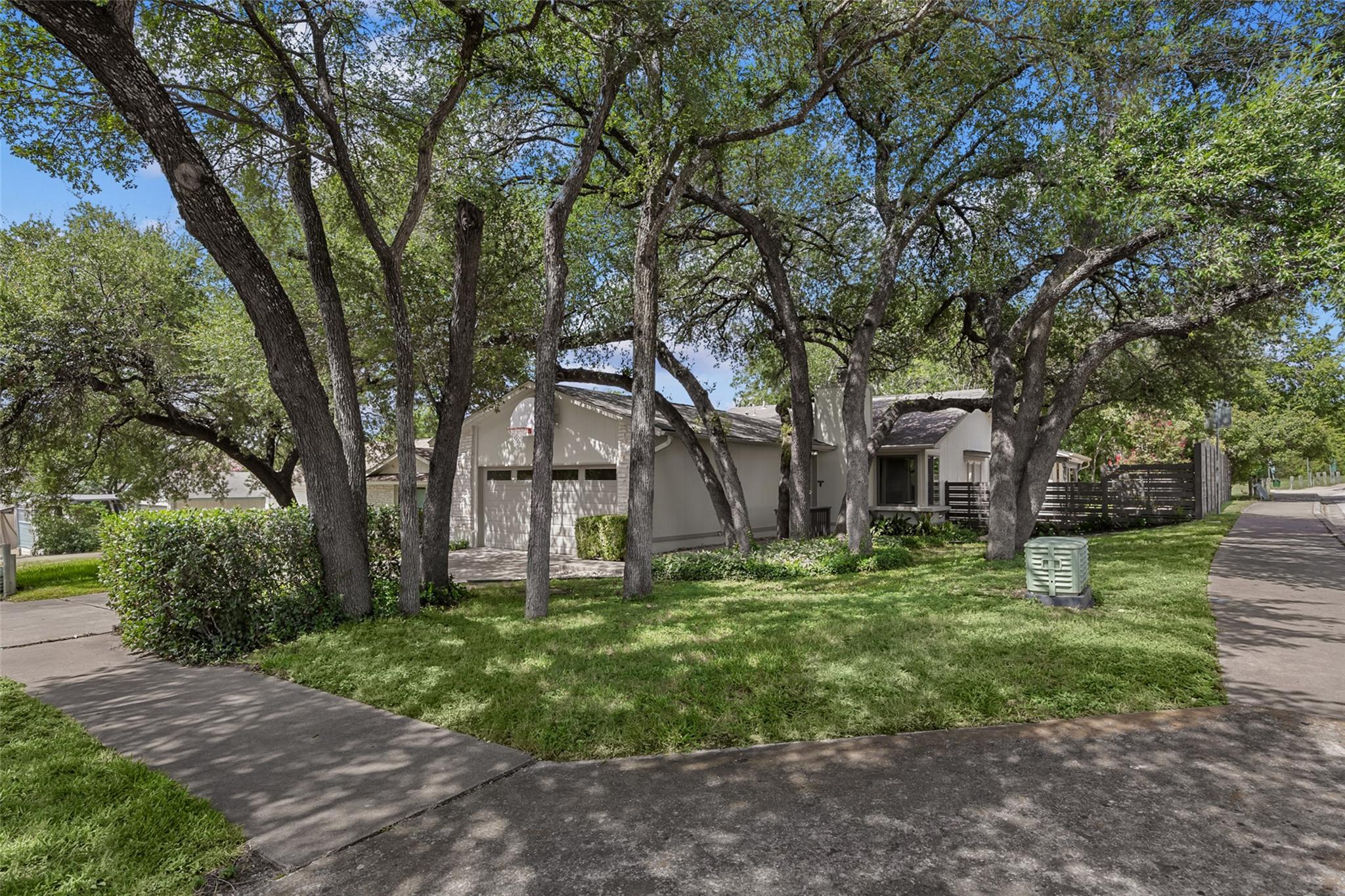3211 Canter LN