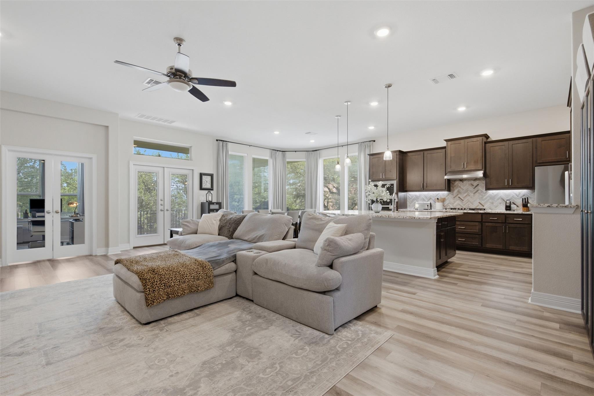 412 Fair Oaks DR