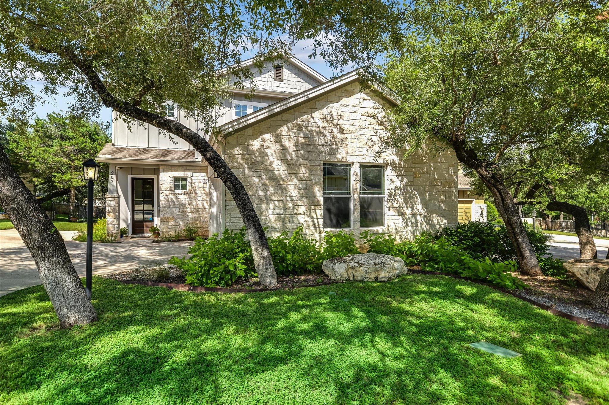 207 Fairlake CIR