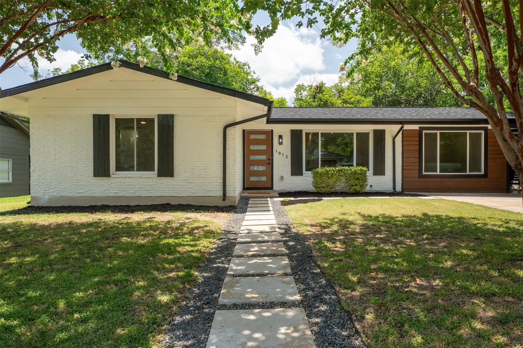 1613 Glencrest DR