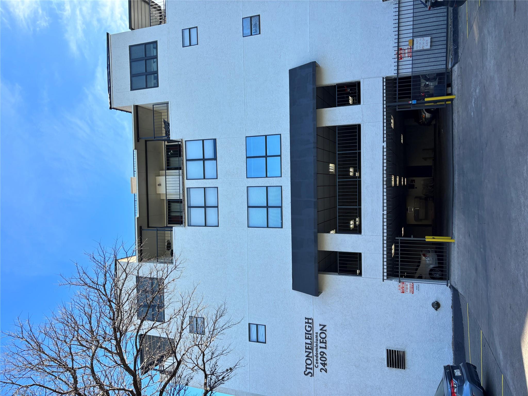 2409 Leon ST