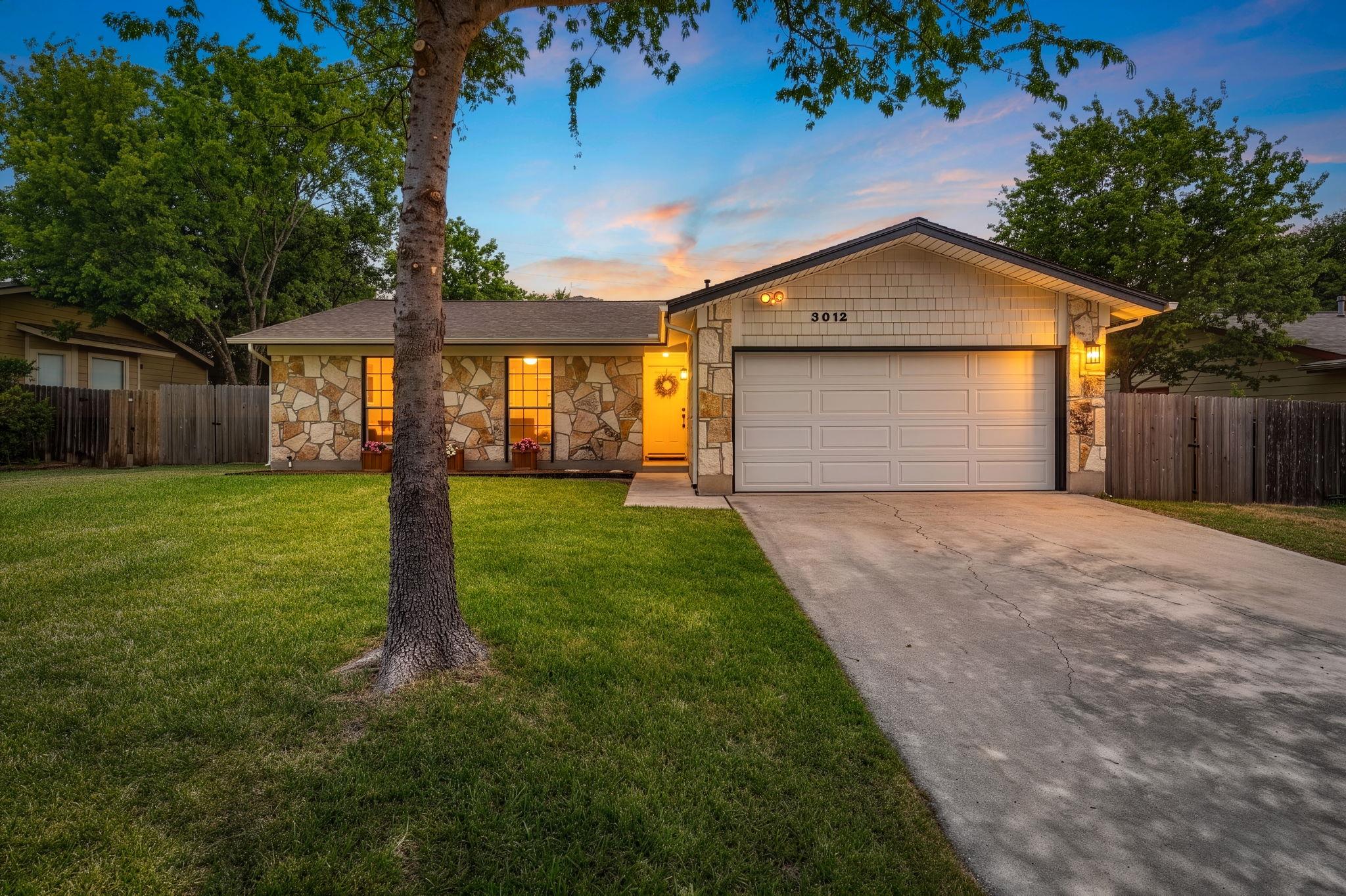 3012 Monument DR