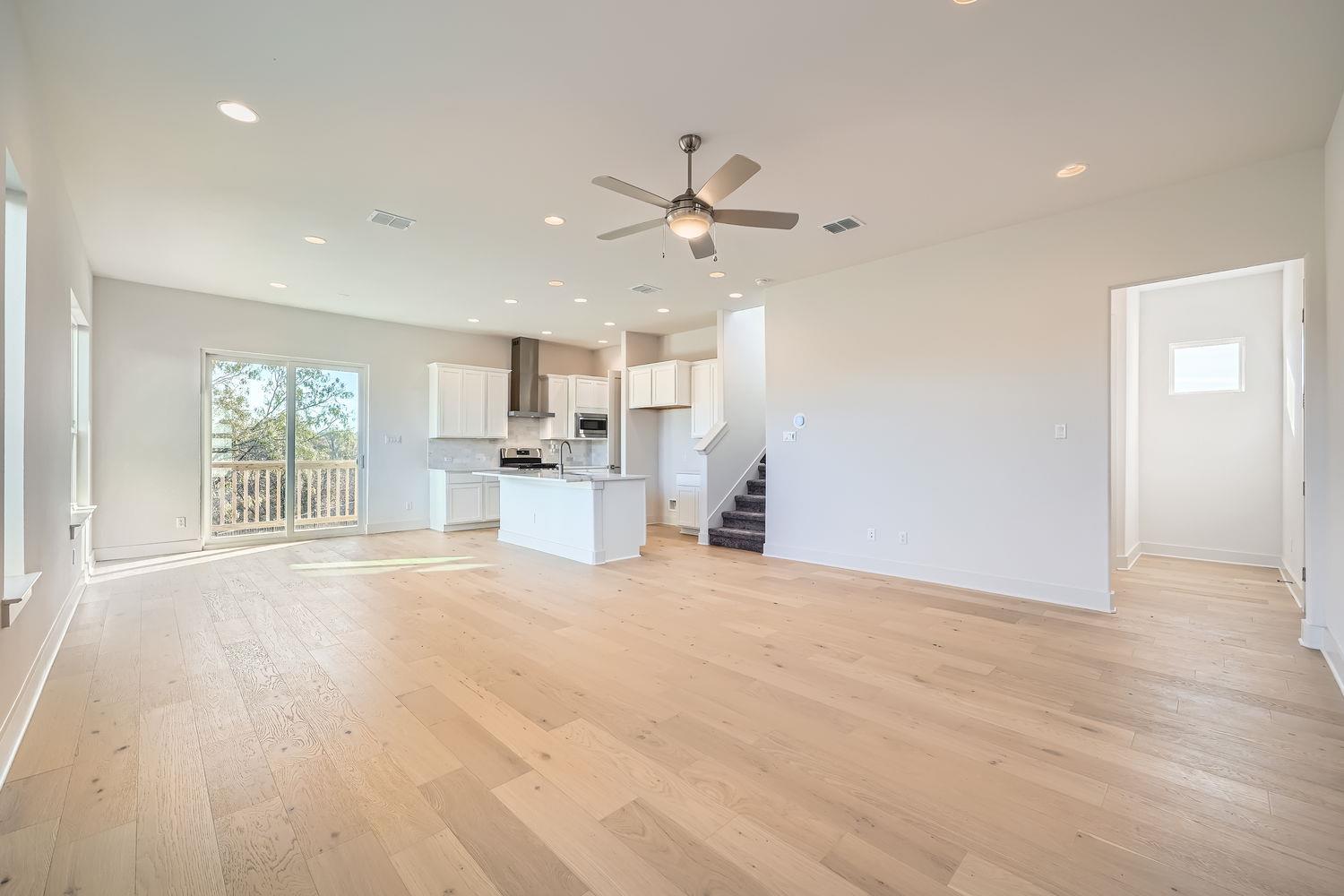 1531 Red Bud LN