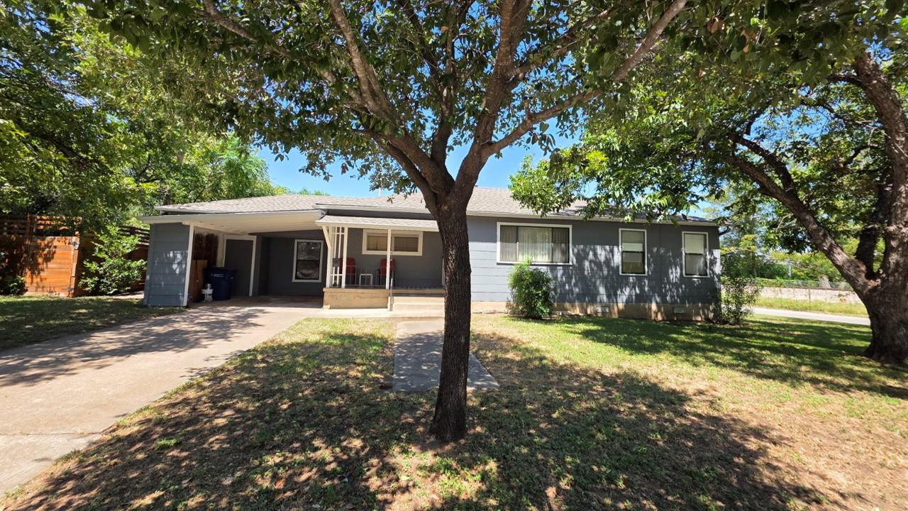 1028 Ellingson LN