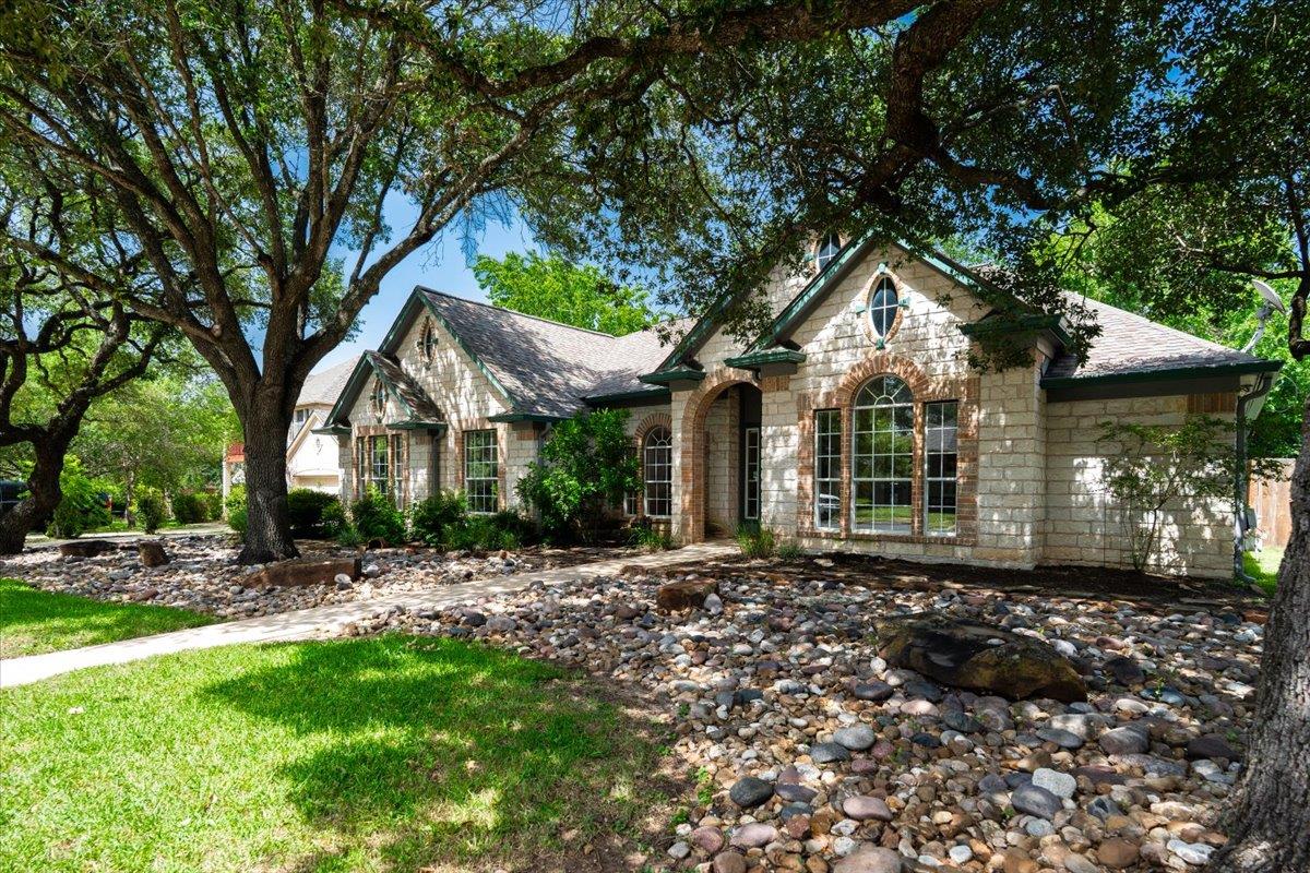 2513 Niemann DR