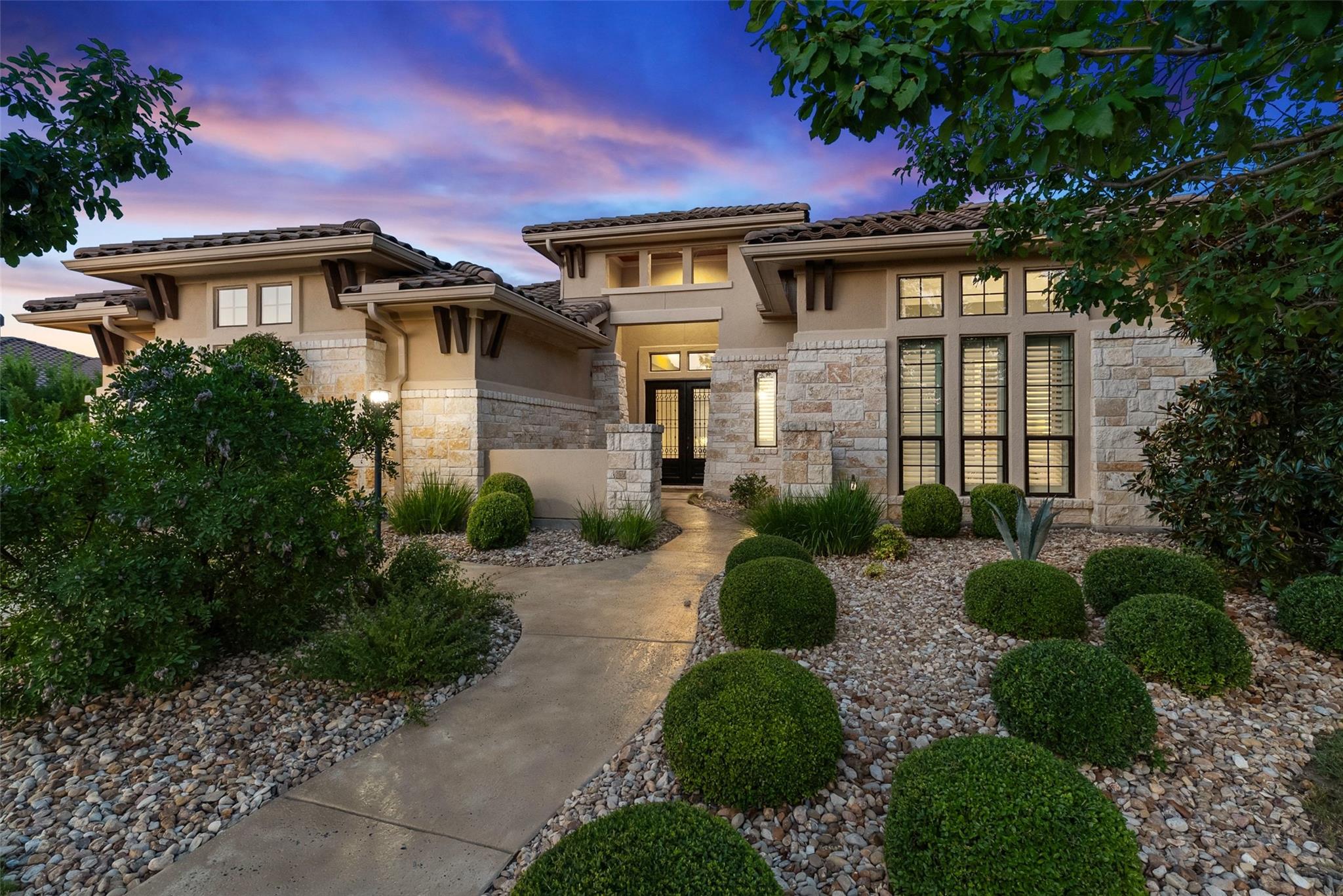 203 Bisset Ct