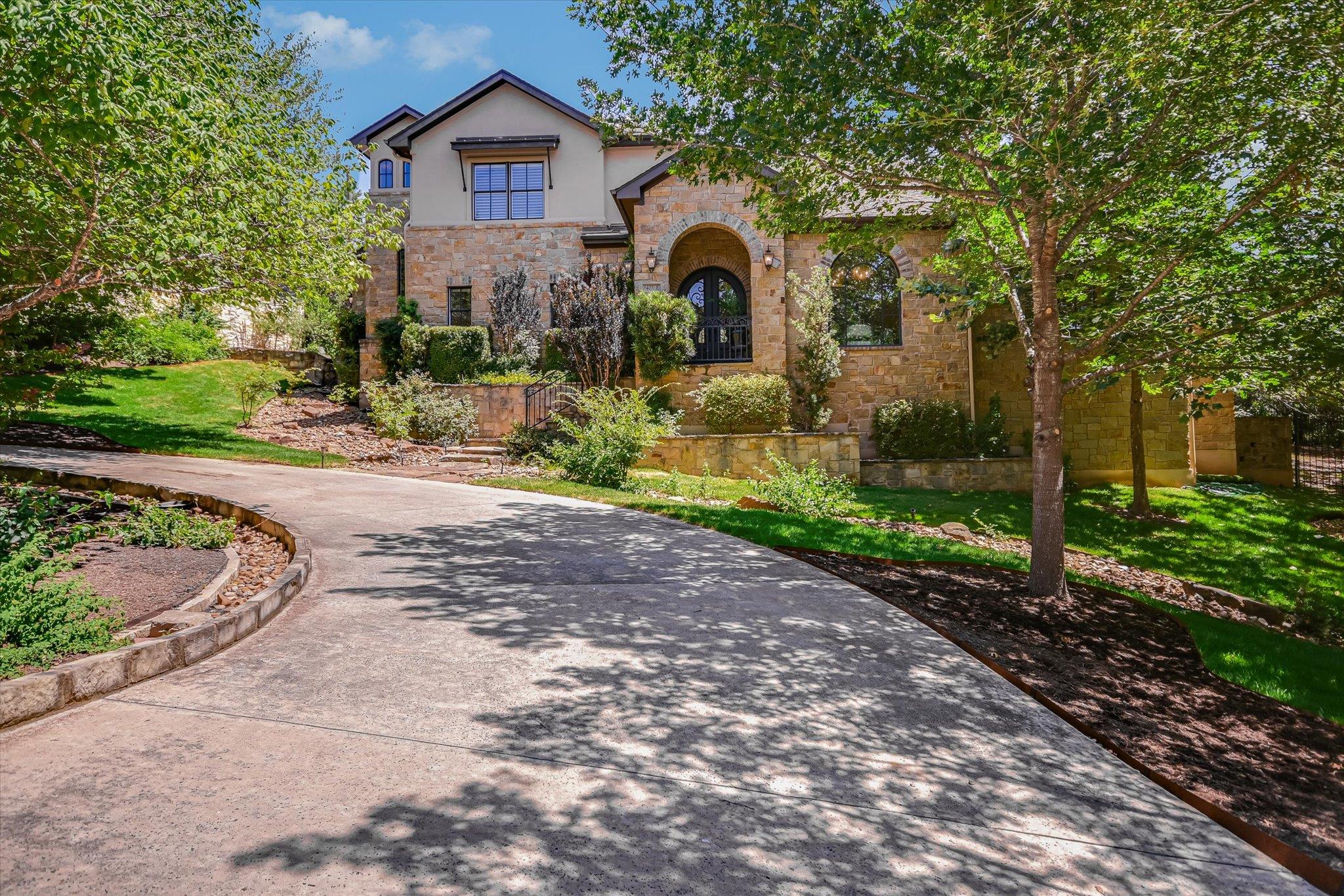 1402 Barclay DR