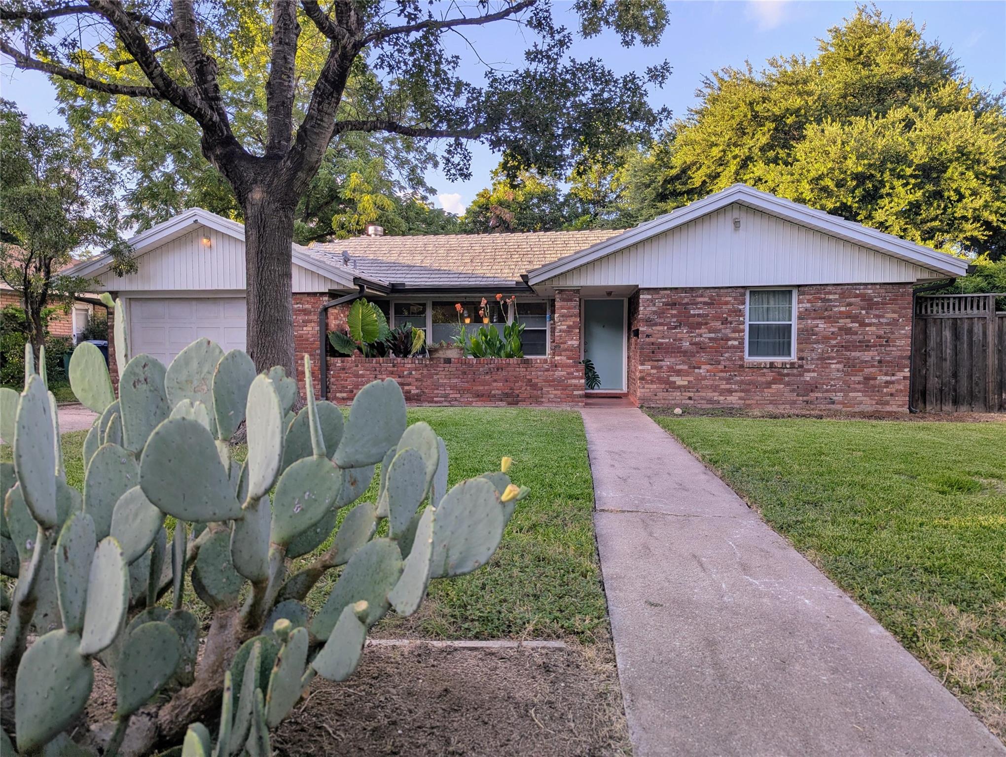 1610 Larkwood DR