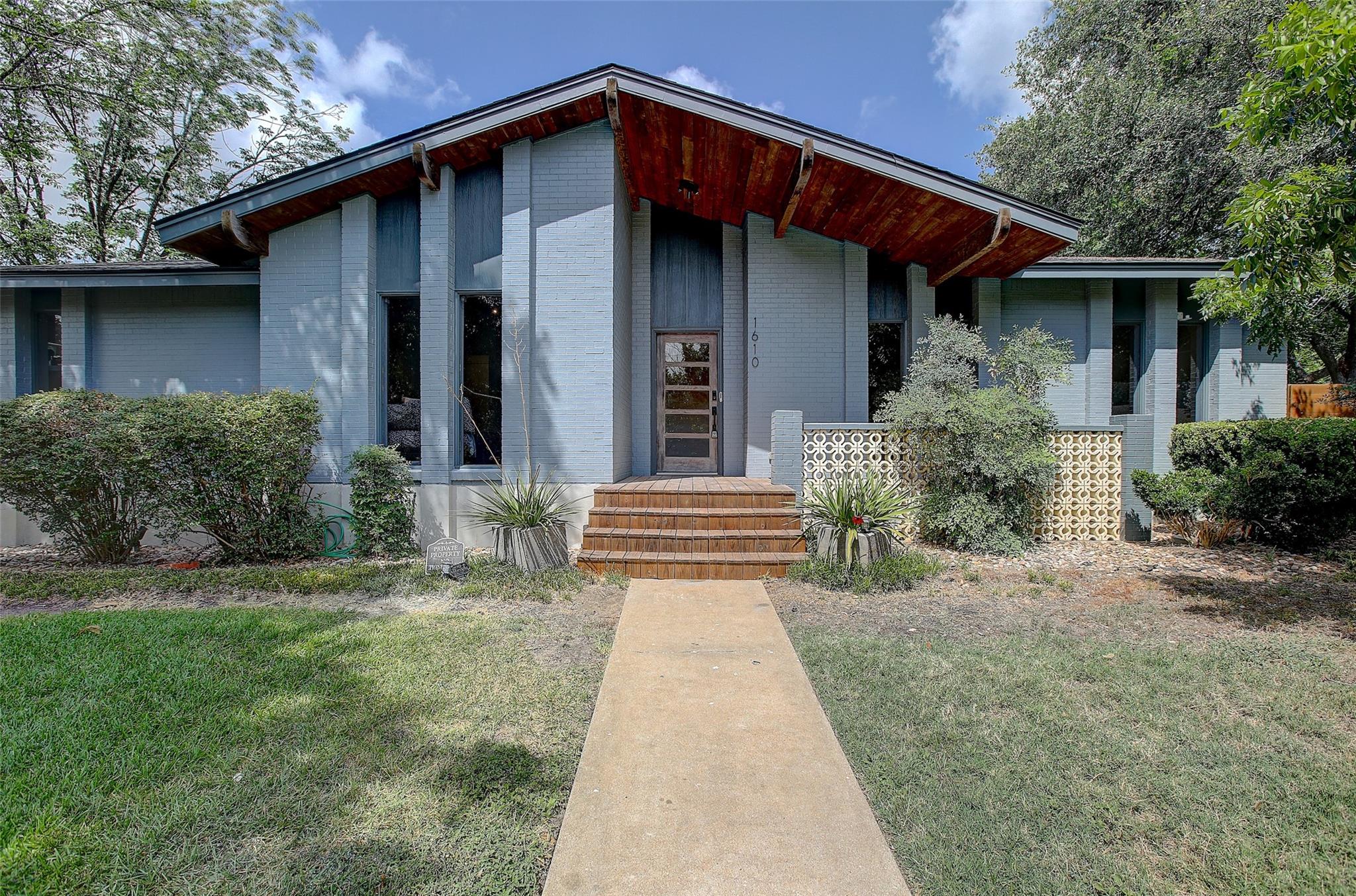 1610 Pecan ST