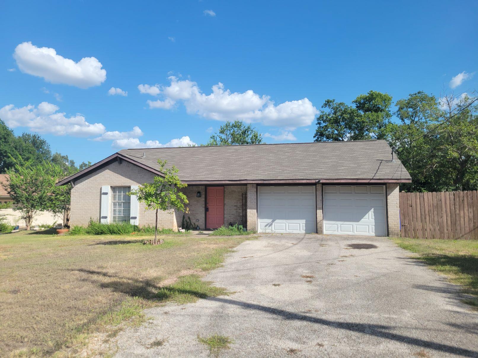 902 Riviera CIR