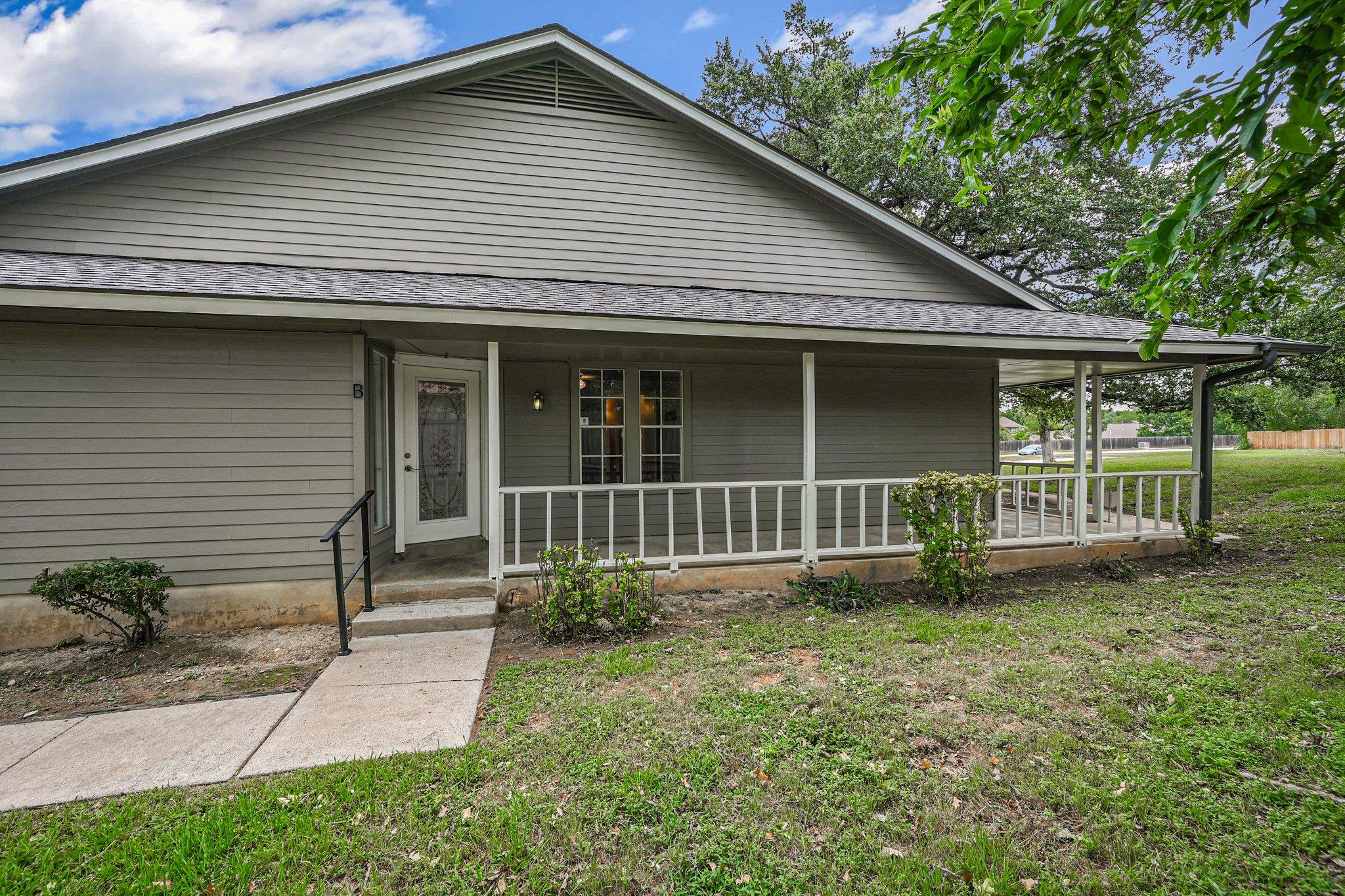 2605 Stassney LN