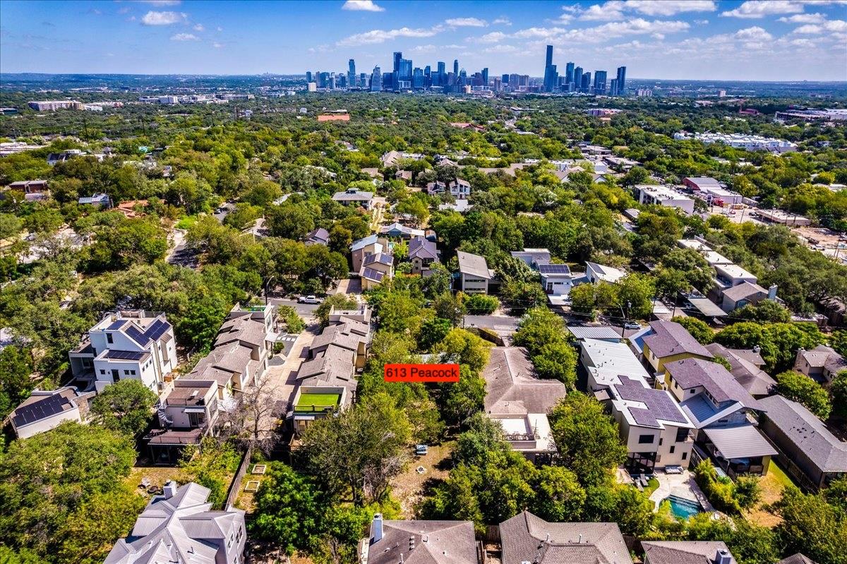 613 Peacock Ln