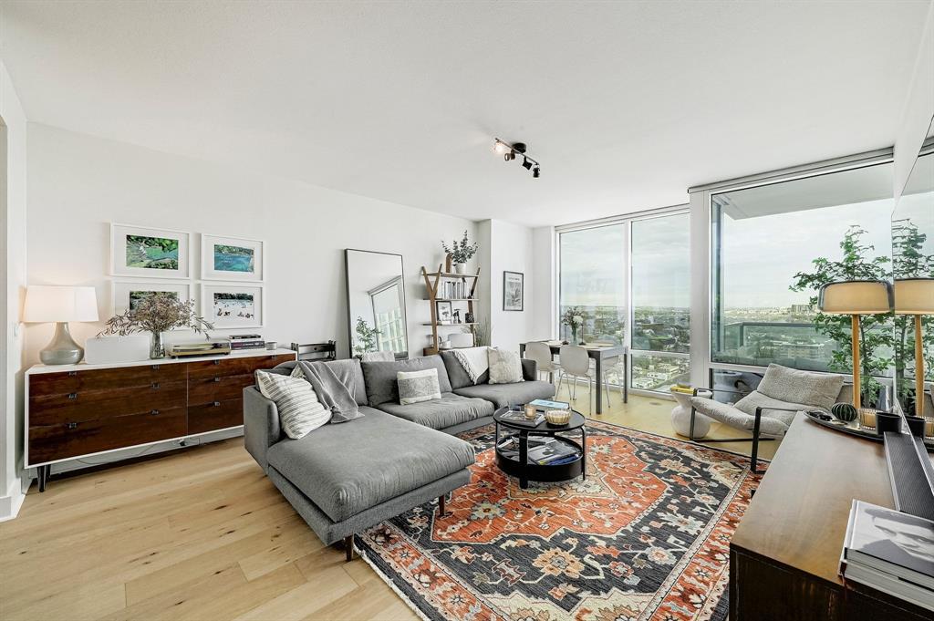 300 Bowie ST