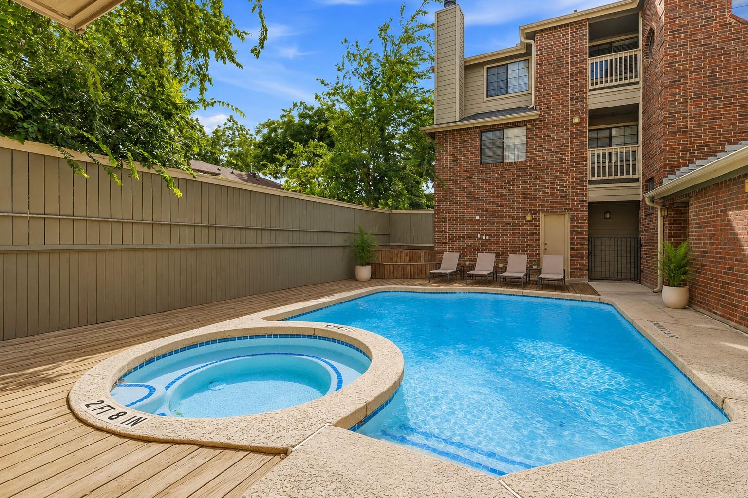 1506 Forest Trl