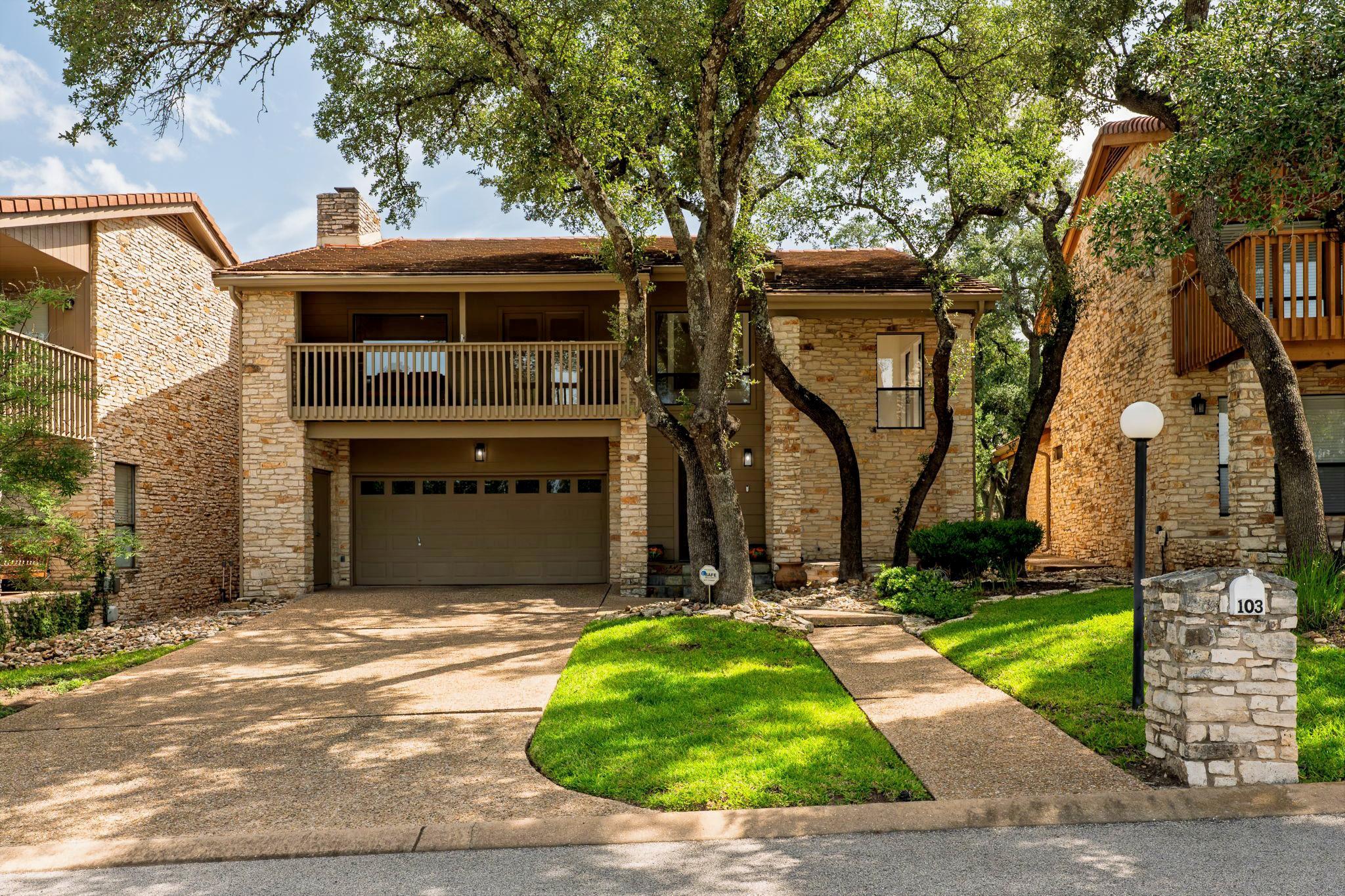 103 Crescent Bluff