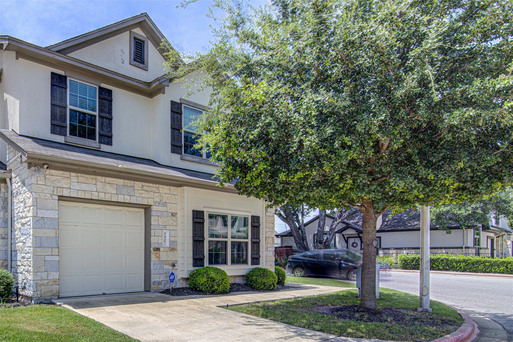 1407 Airedale Rd