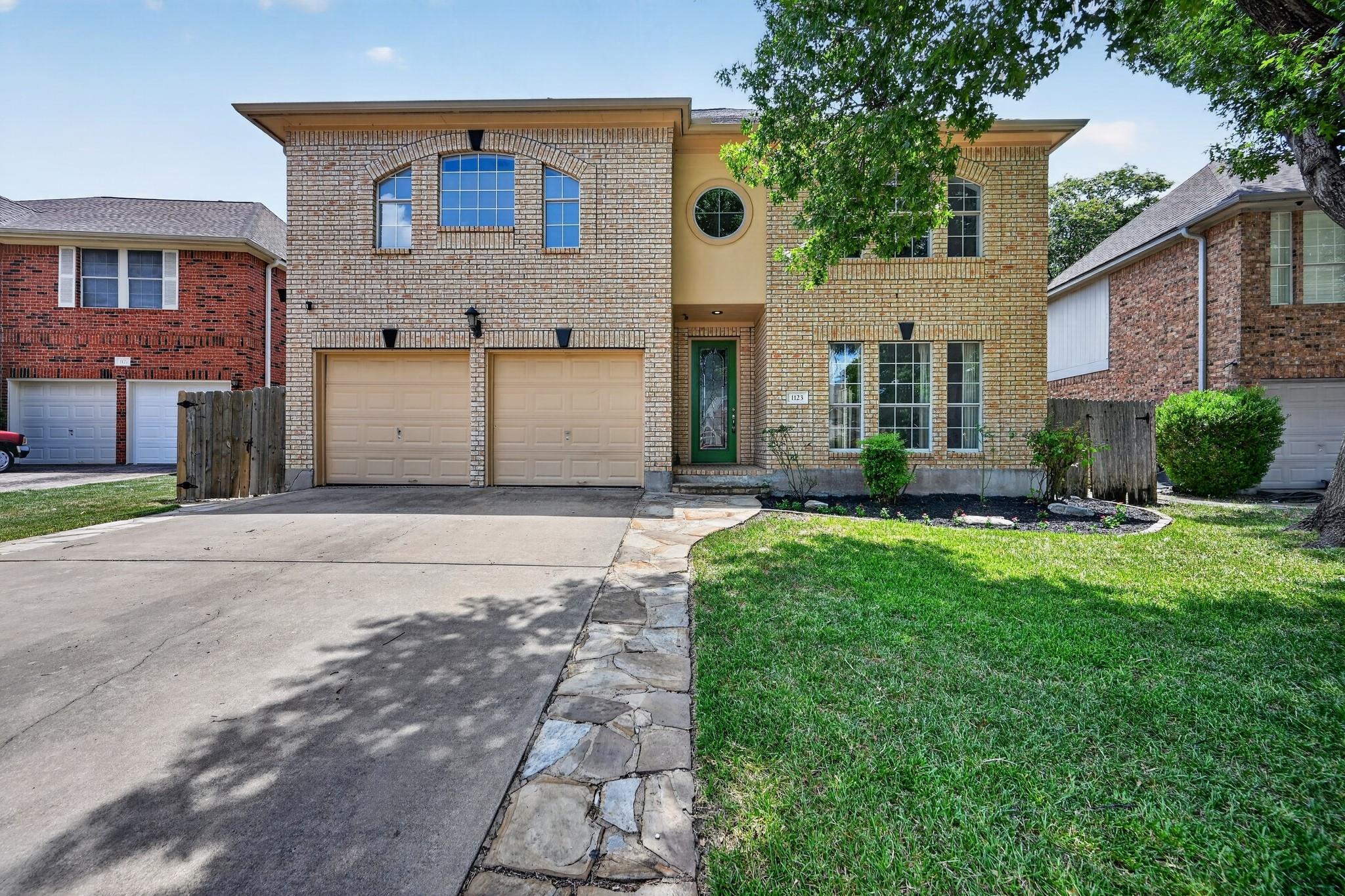 1123 Oaklands Dr