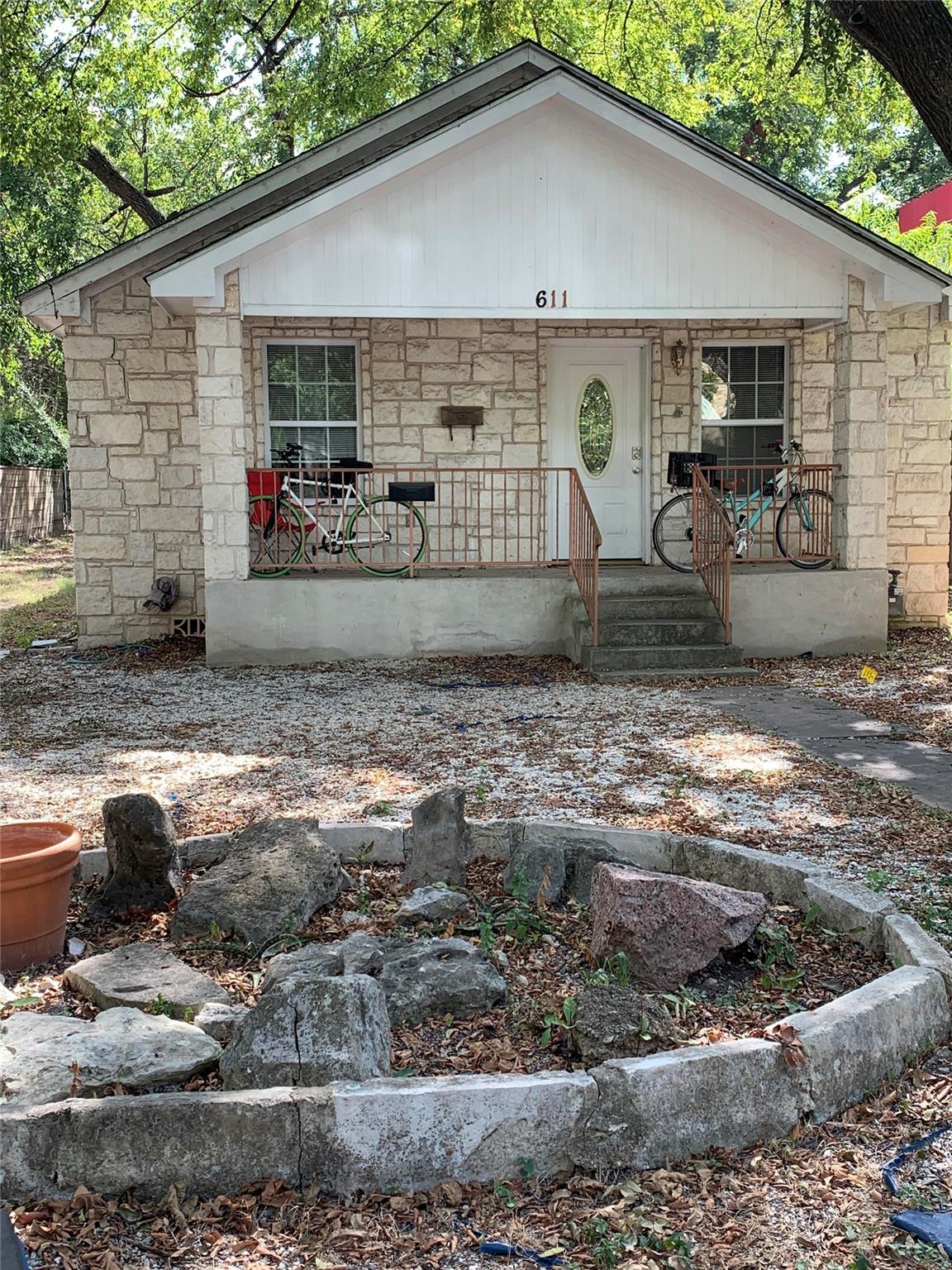611 Live Oak St