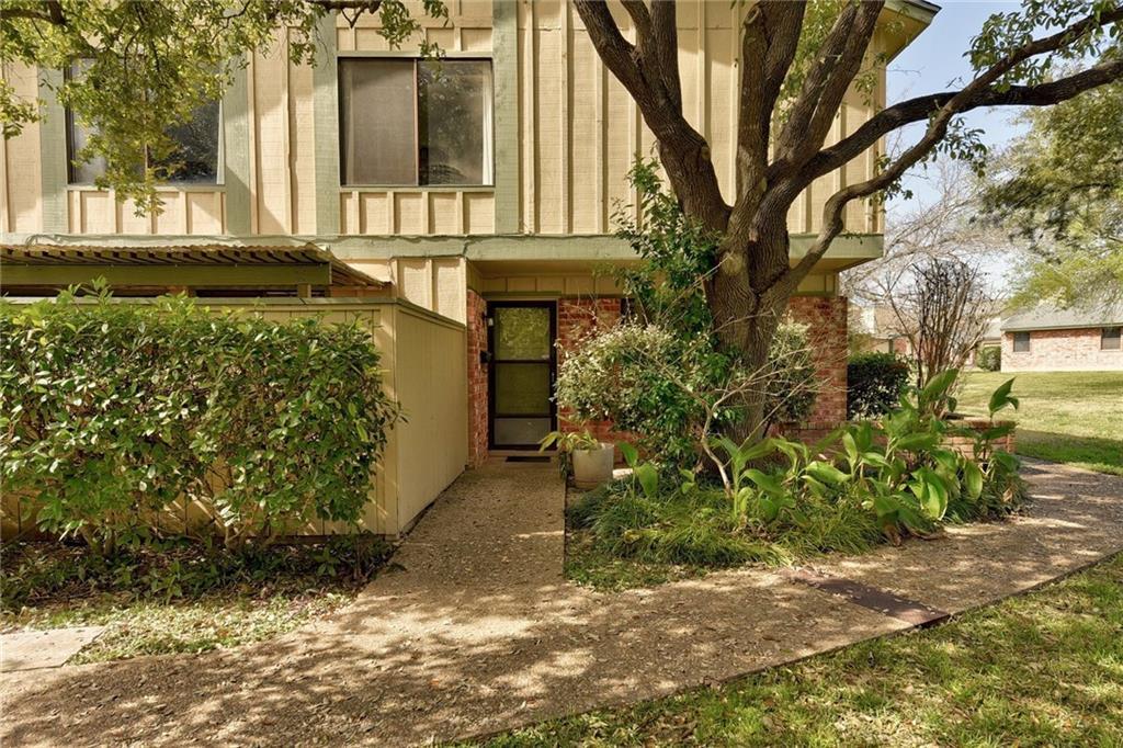 900 Village Ln