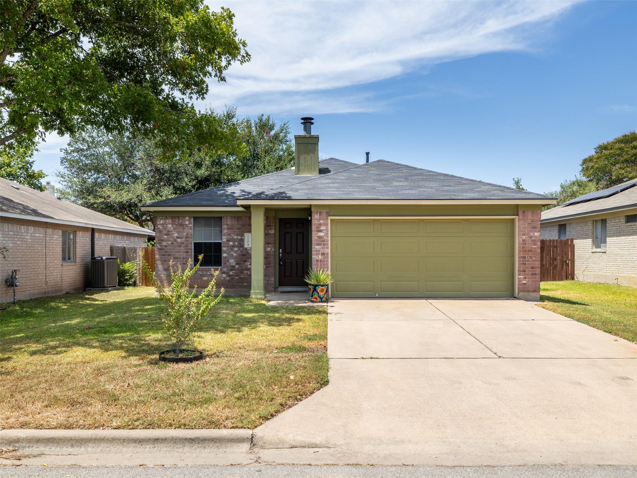 1104 Laurelleaf Dr