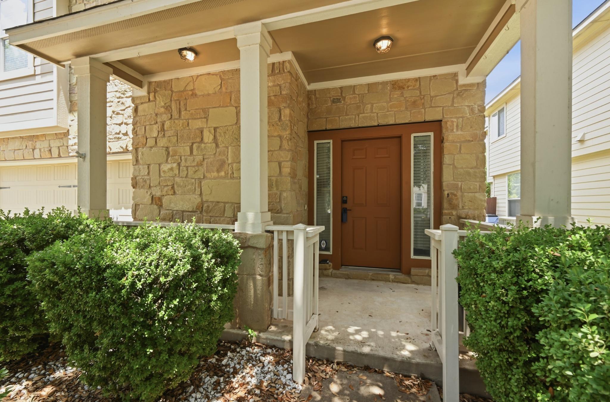 1606 Yoakum St