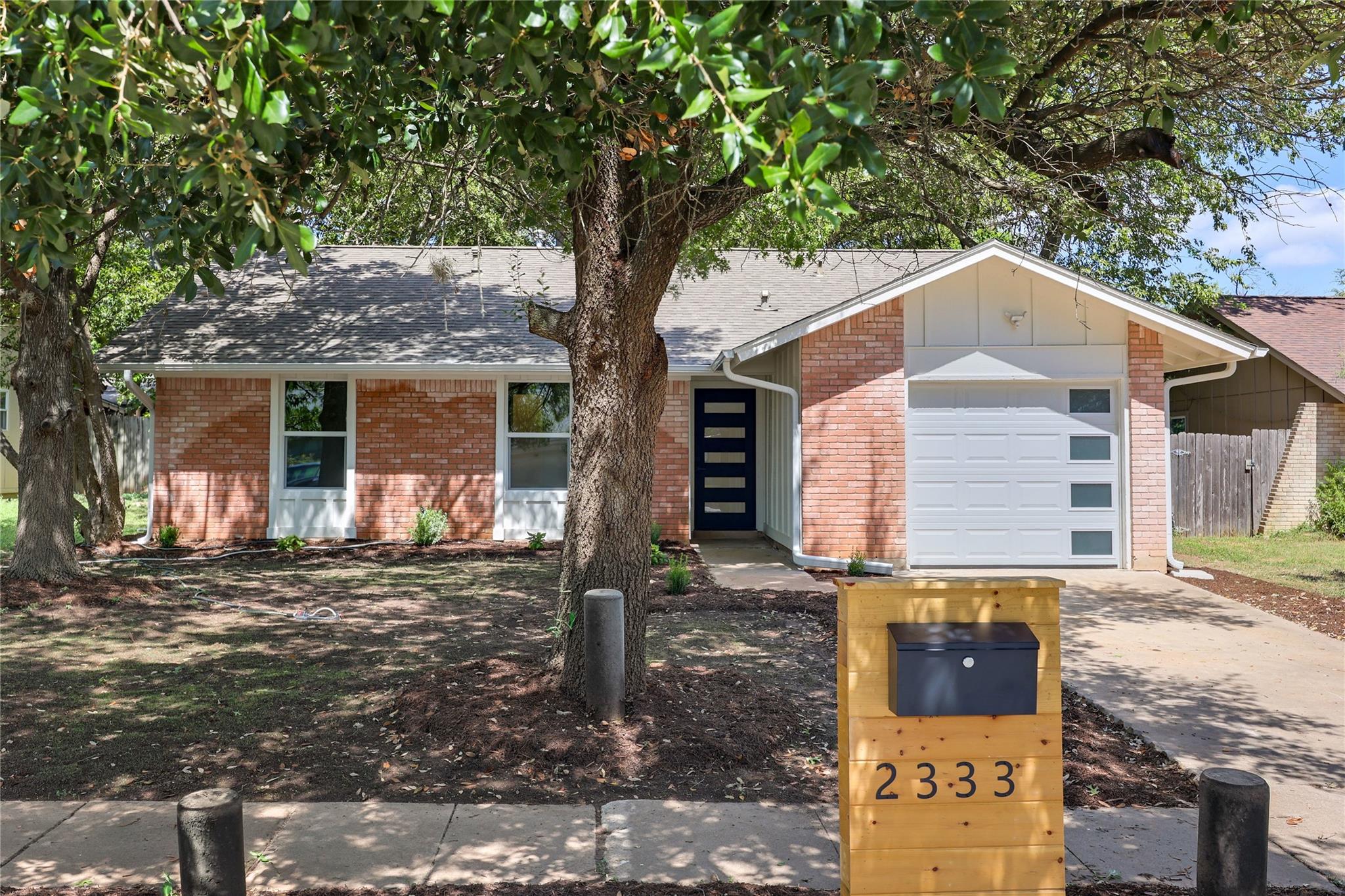 2333 Aldford Dr