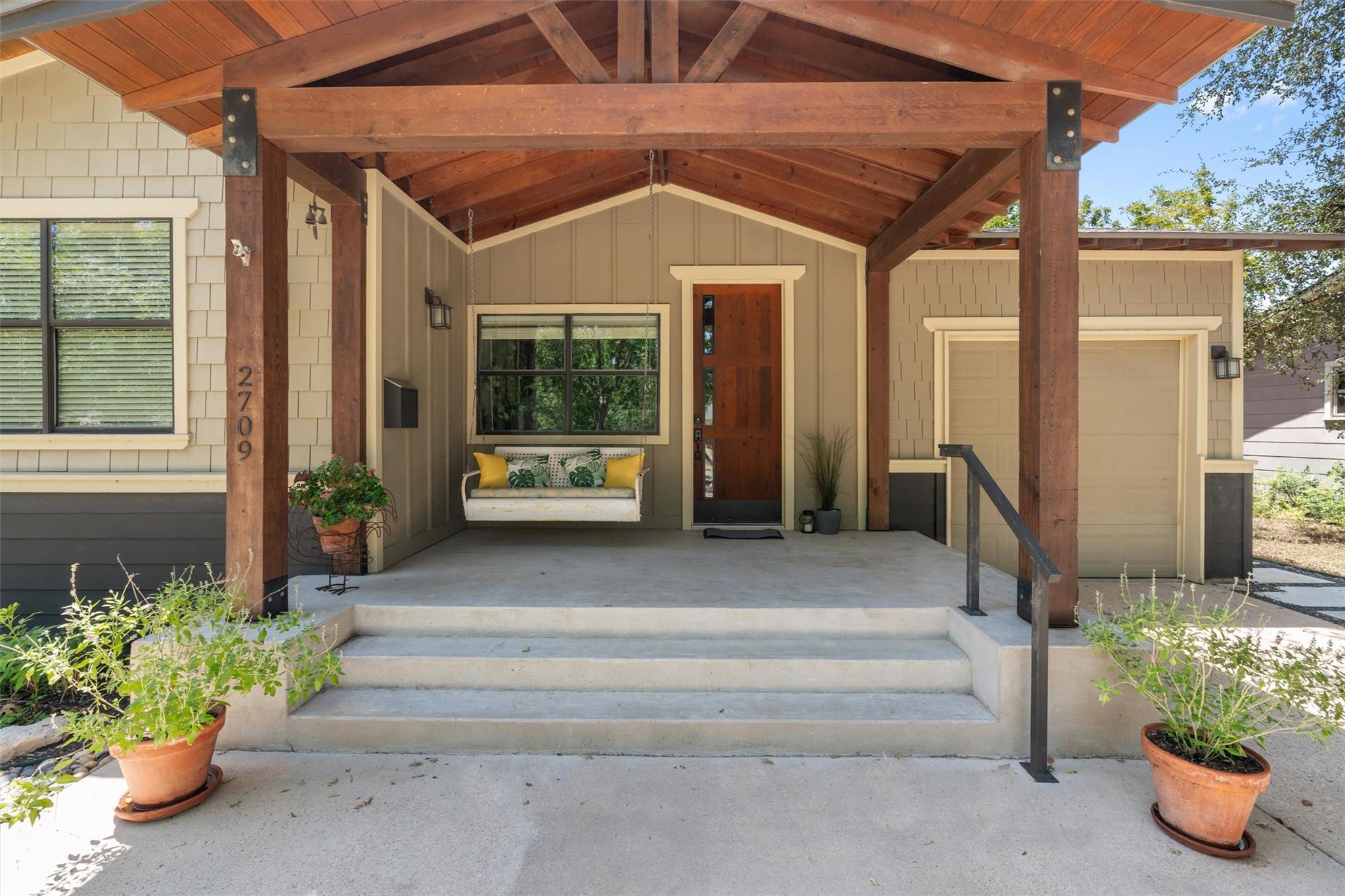 2709 Geraghty Ave