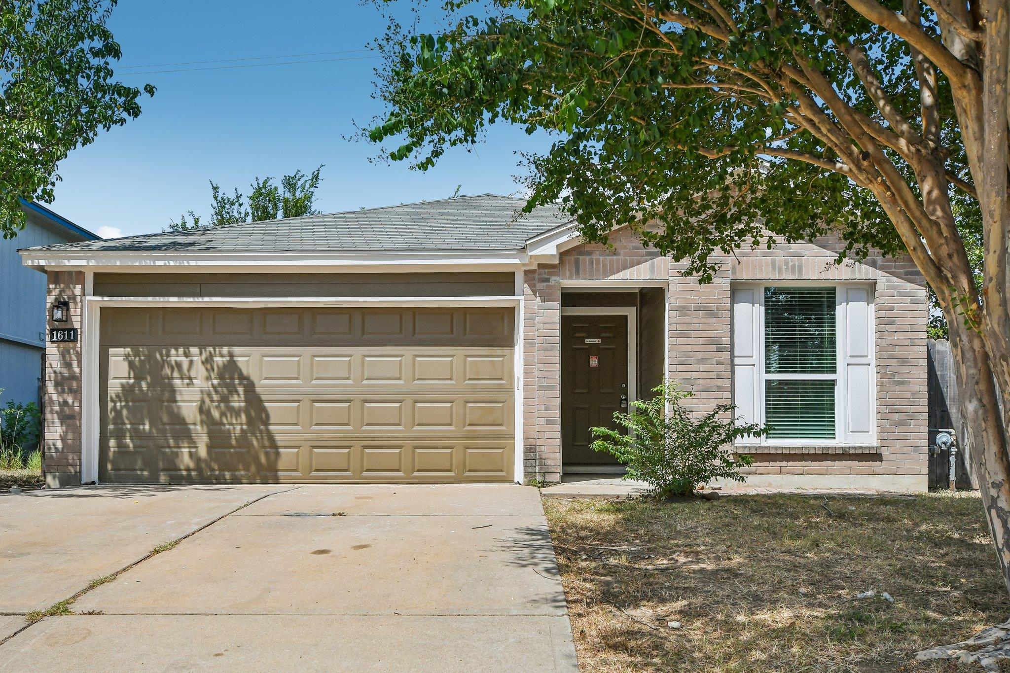 1611 Lantern Light Dr