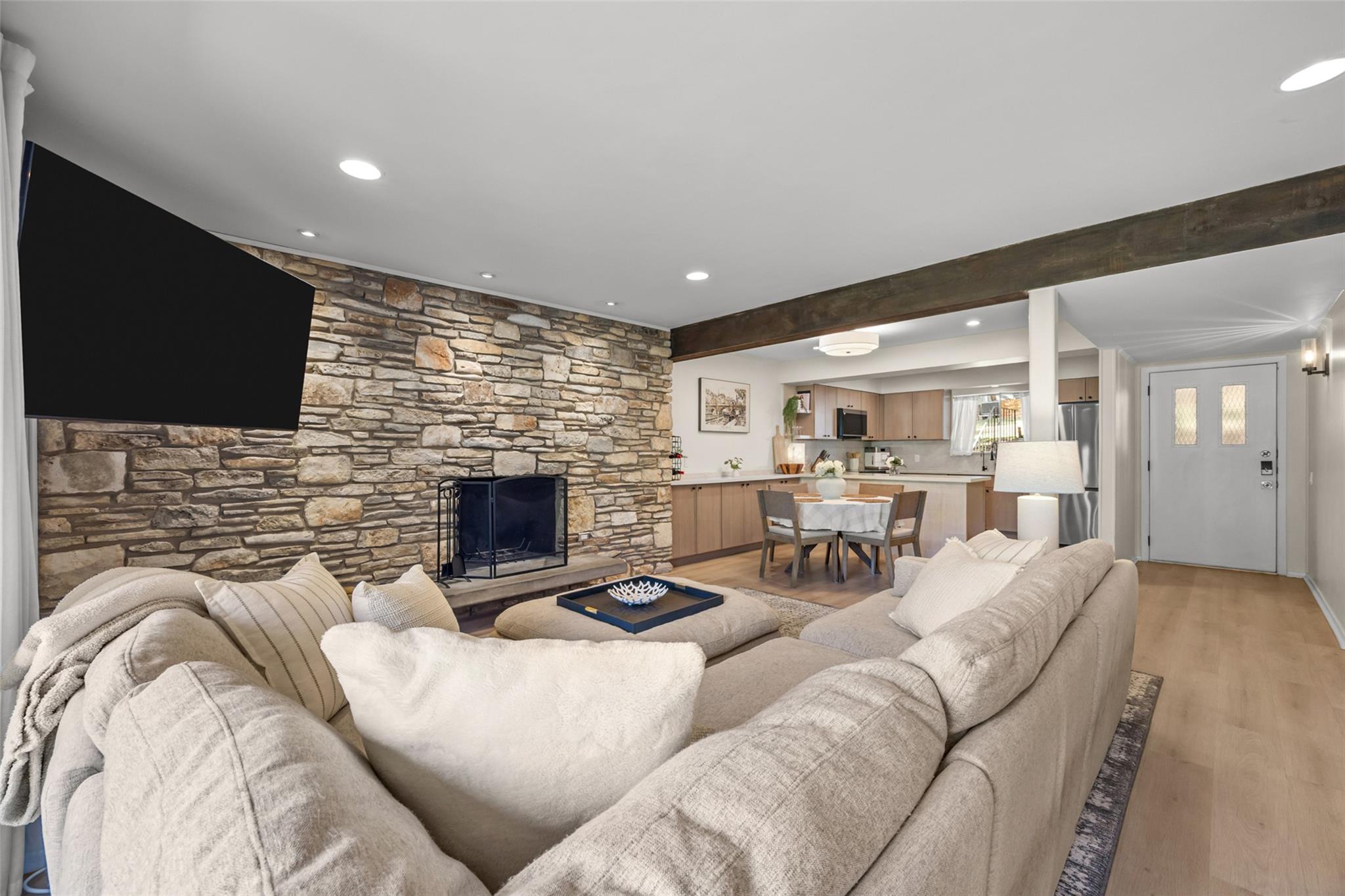 1304 Mariposa Dr