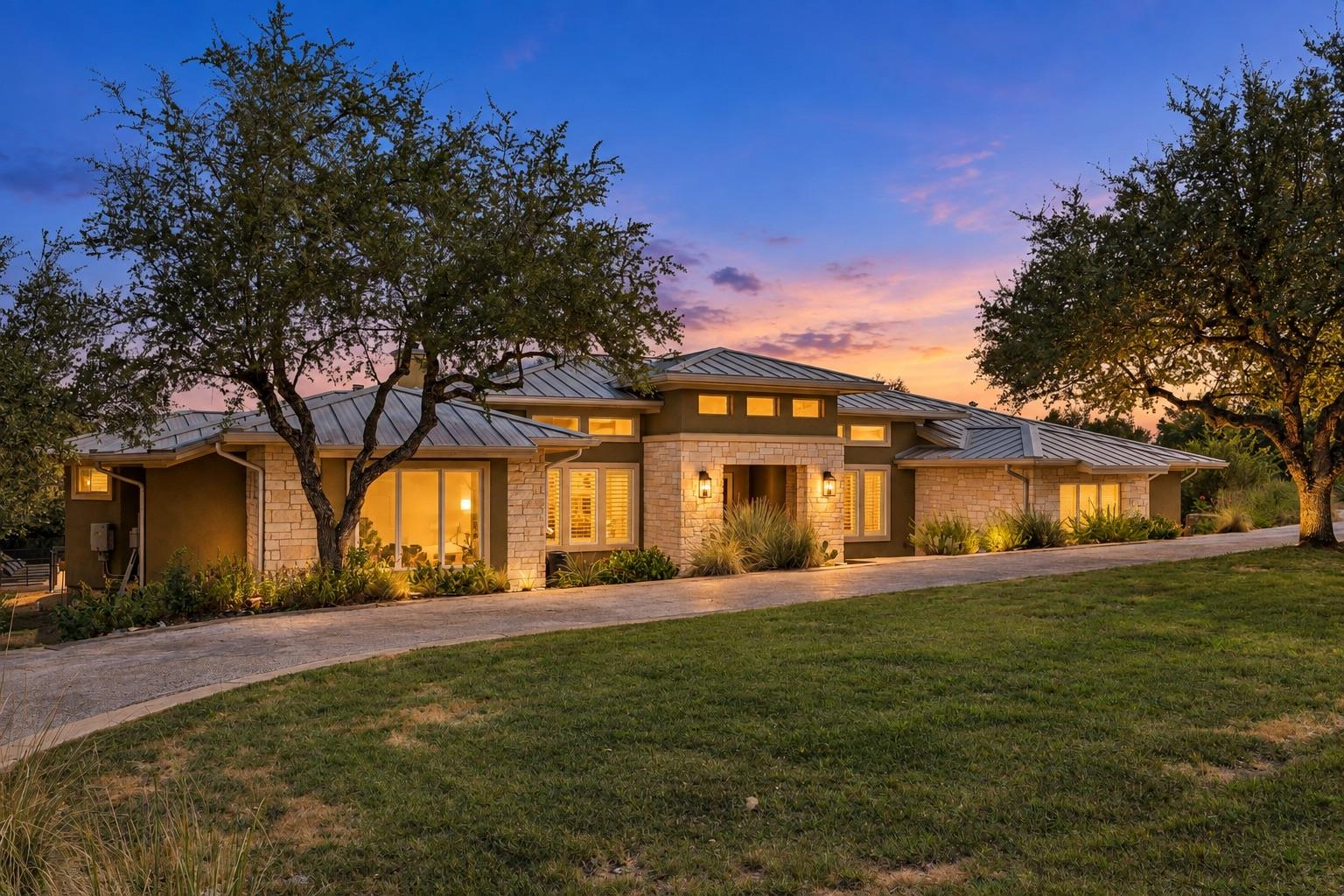 3801 Peak Lookout Dr