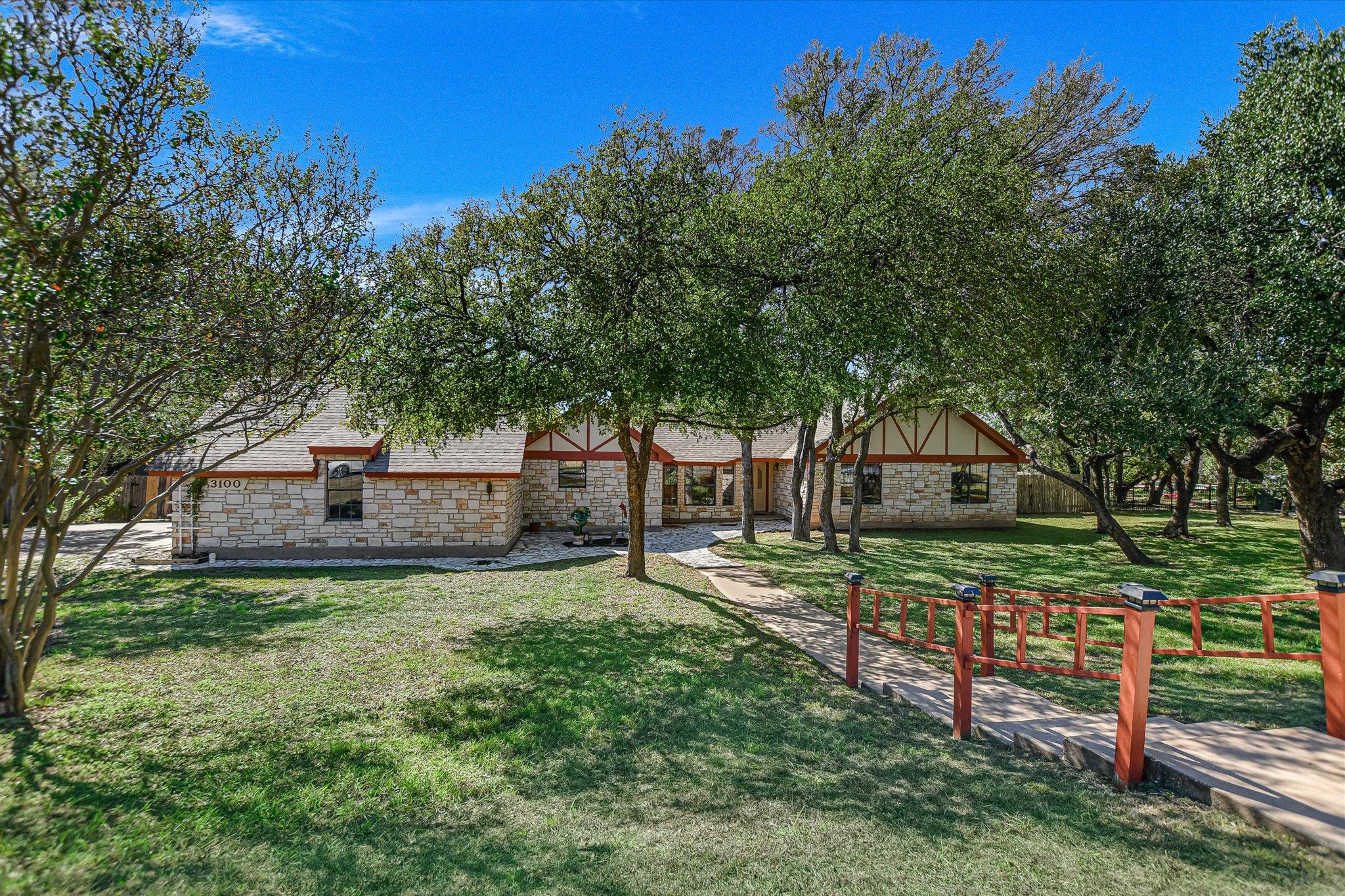 3100 Live Oak St