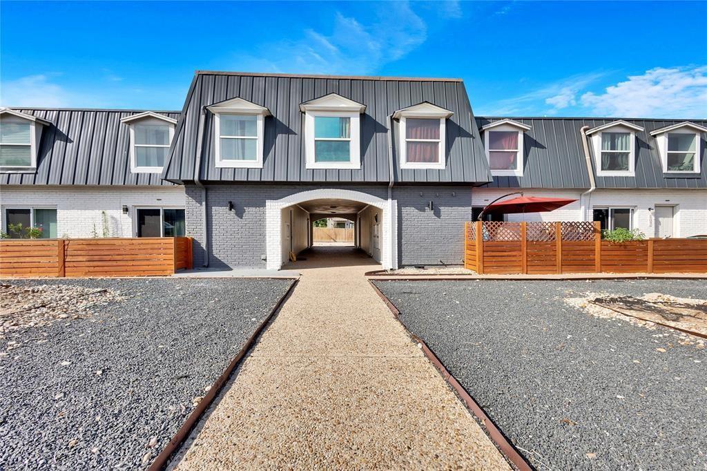 300 Croslin St