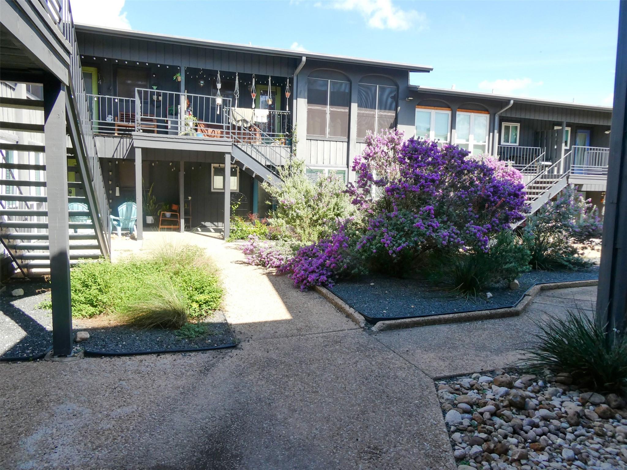 909 REINLI St