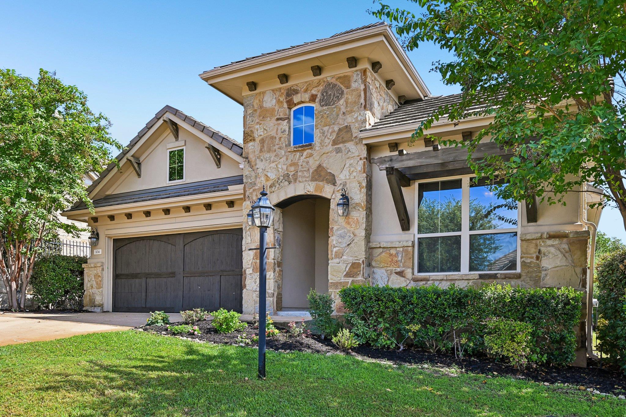 104 Maxwell Way