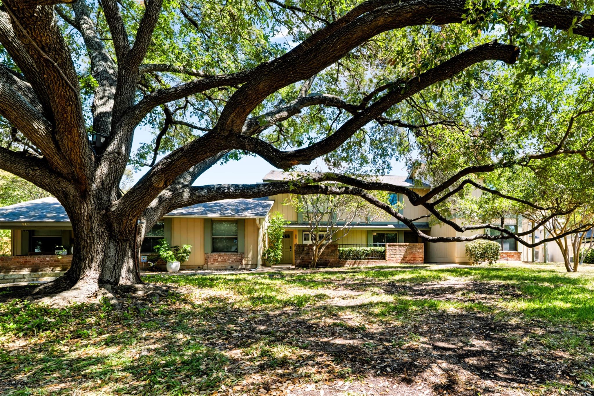 911 Village Ln