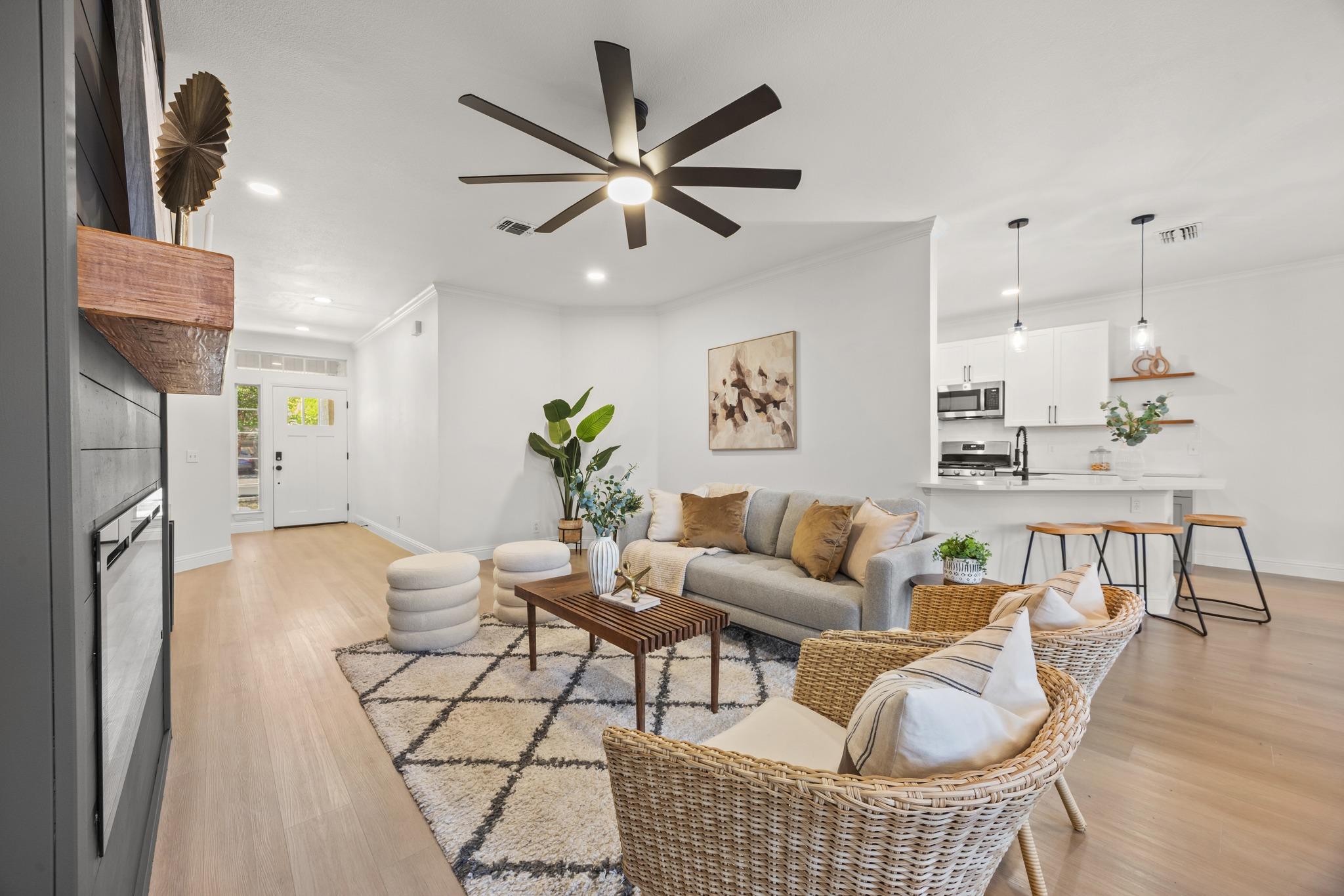 2322 Loquat Ln