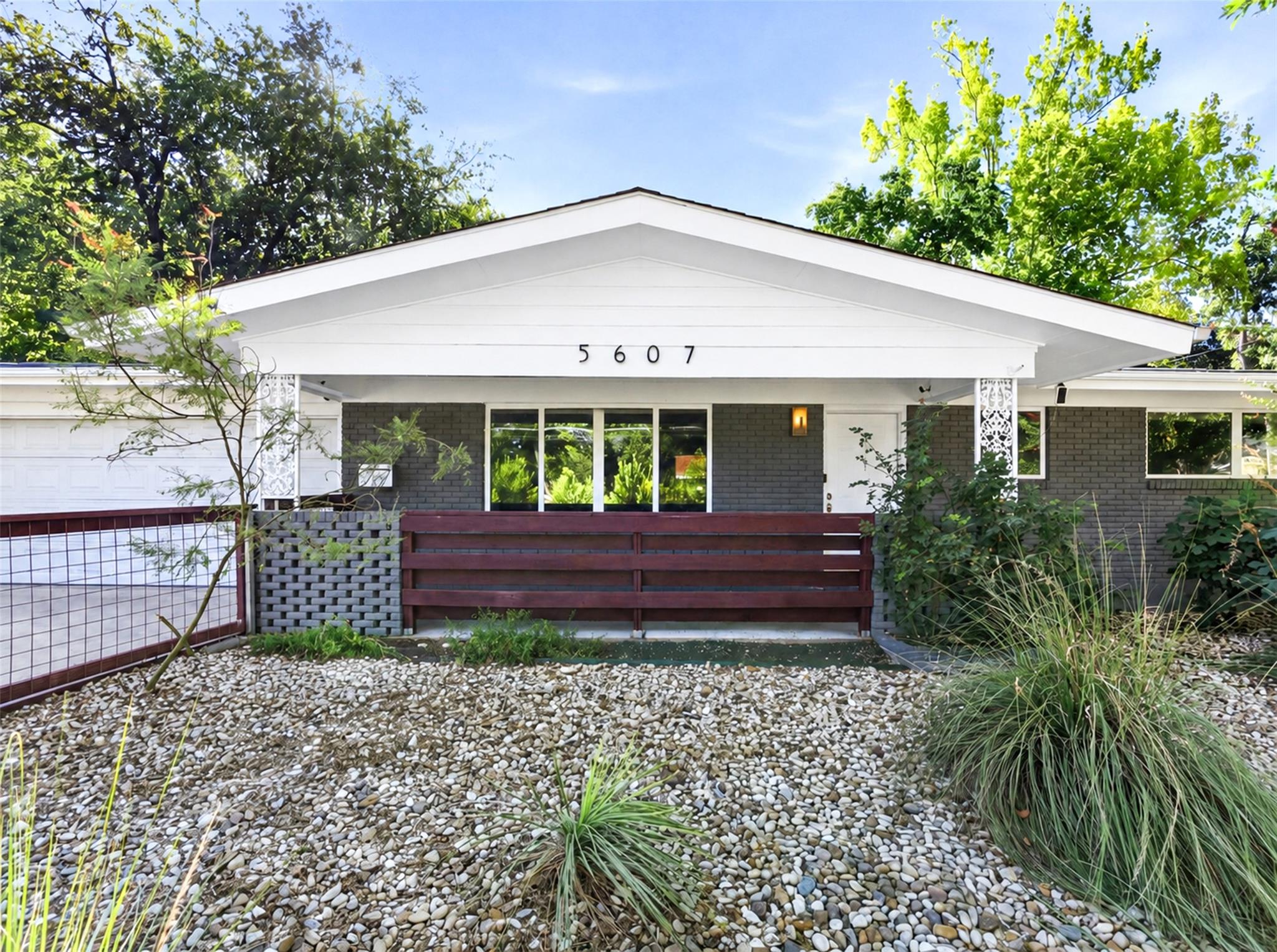 5607 Berkman Dr