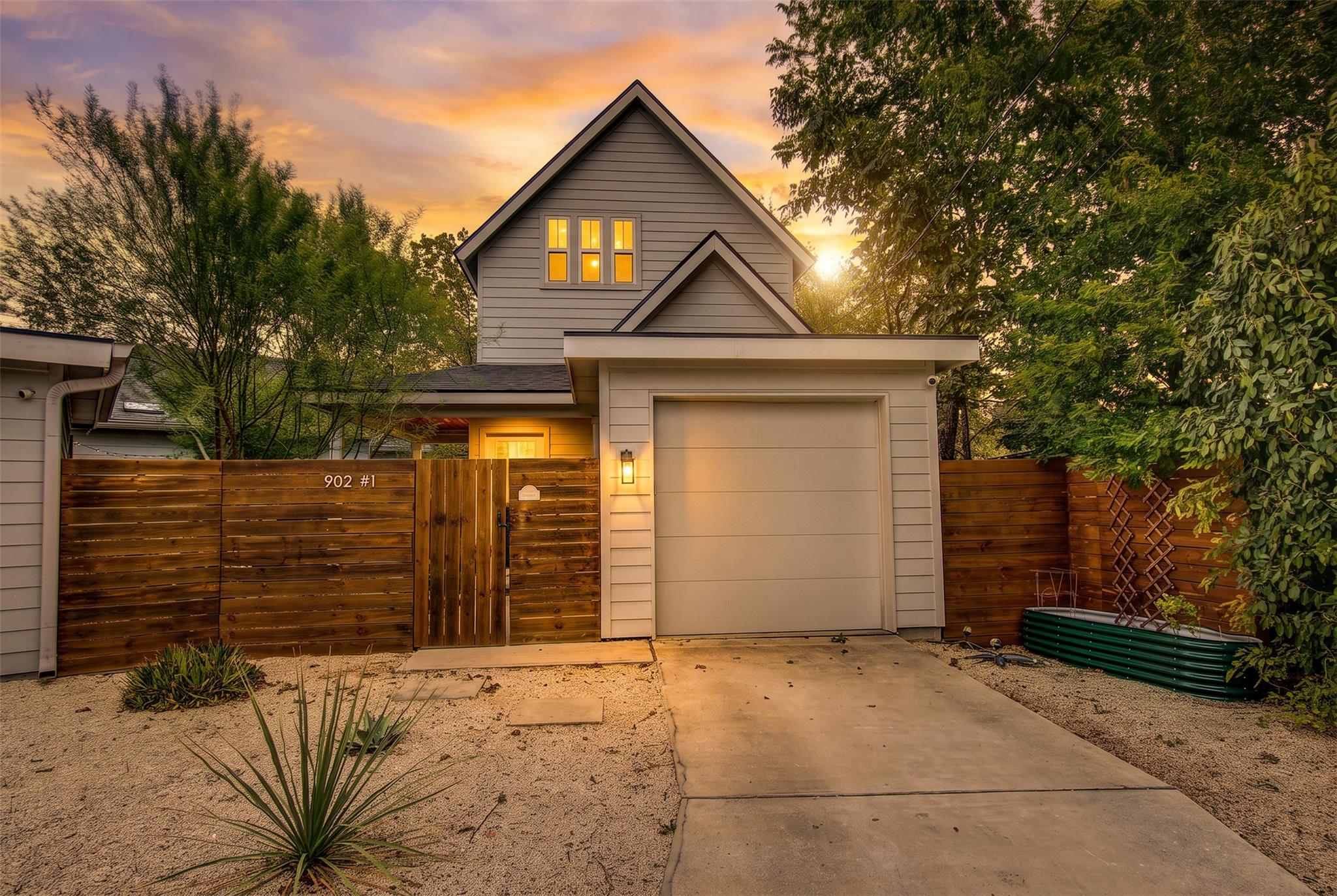 902 Plateau Cir