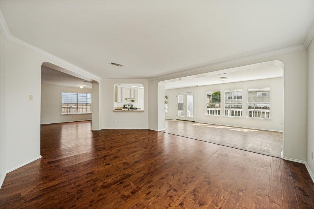 2219 Georgian Dr