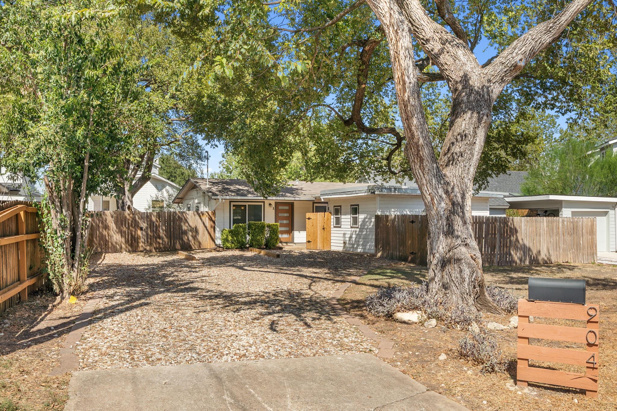 904 Plateau Cir