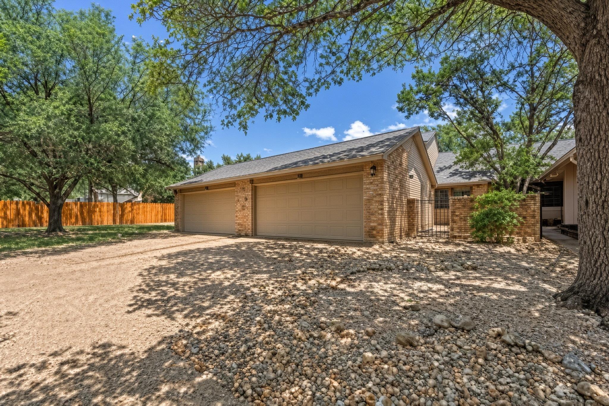7205 Waldon Dr