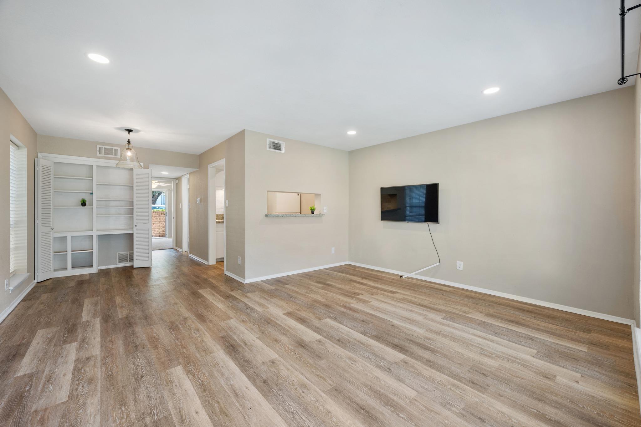 2425 Ashdale Dr